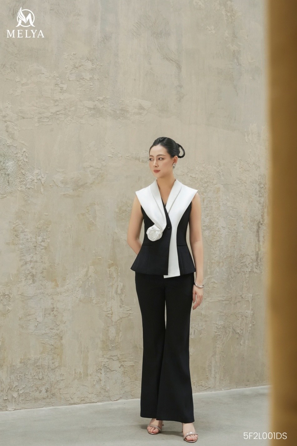 Áo vest - Rosa chờm vai - Đen phối trắng