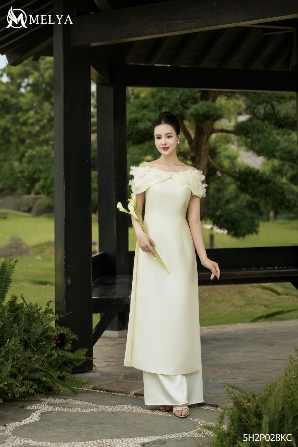 Áo dài - Duyên Hoa trễ vai đính hoa 3D - Kem