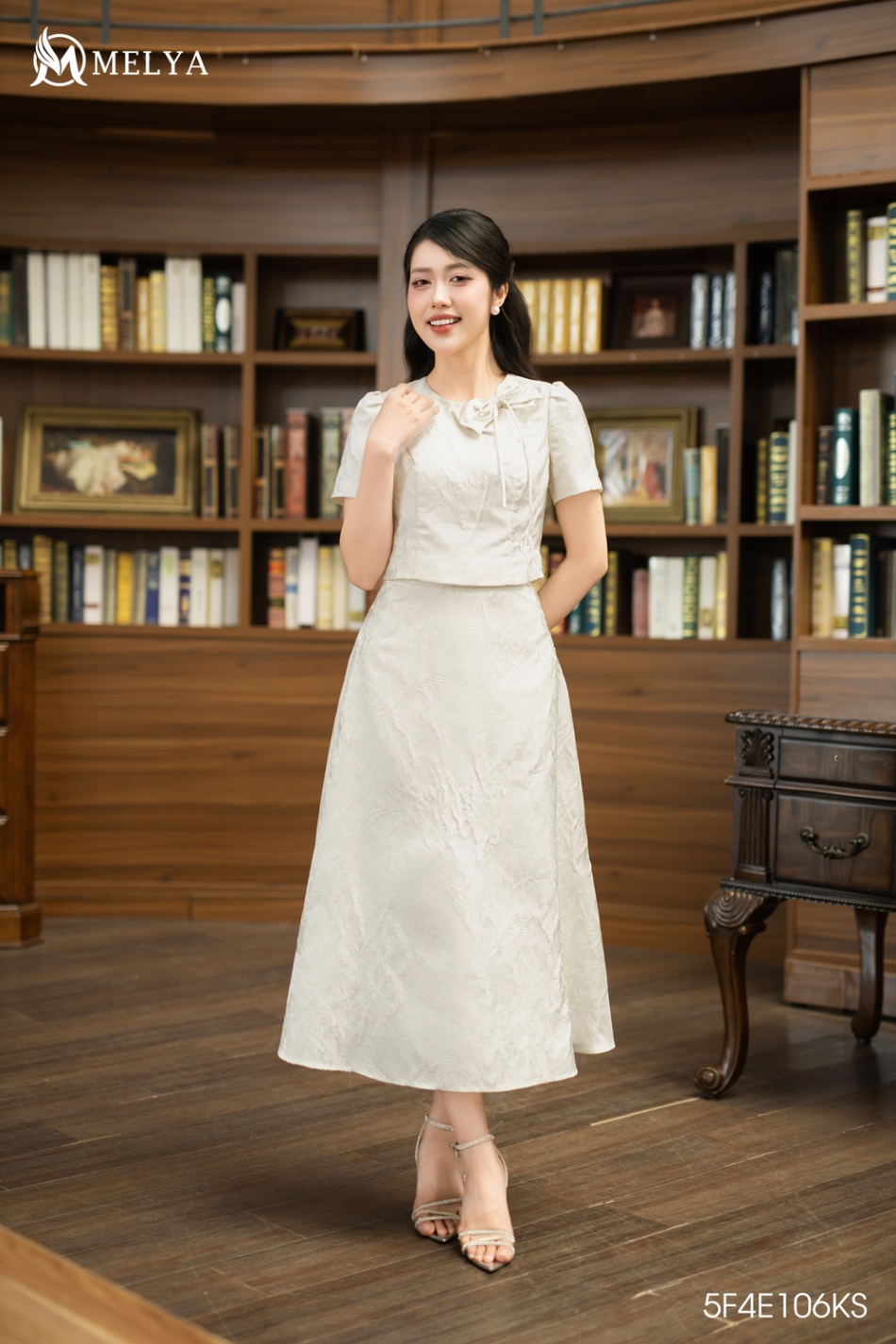 Set bộ - Bowtie - Áo croptop đính nơ cổ & chân váy xoè - Kem