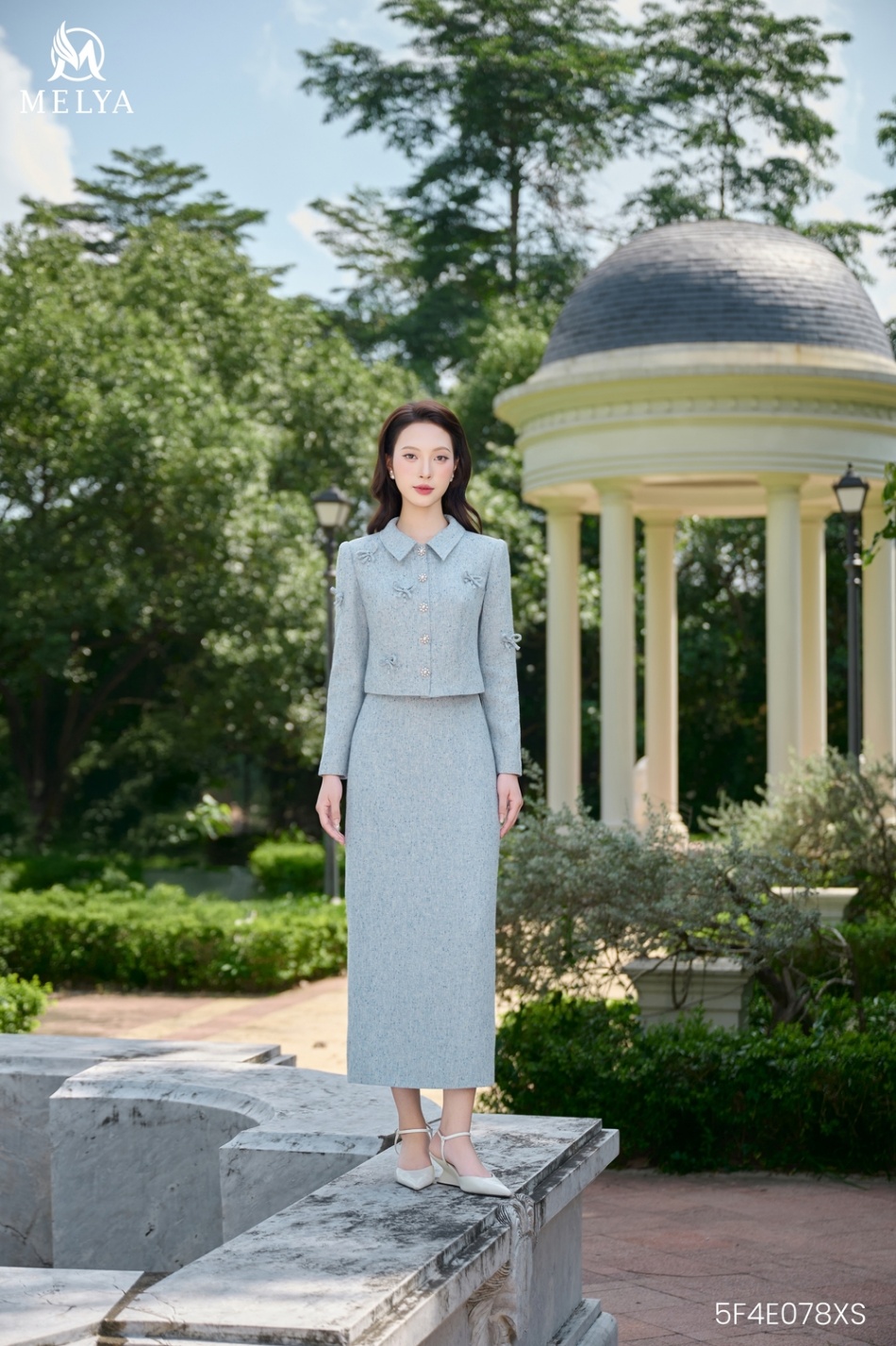 Set bộ - Powder áo croptop đính nơ tay dài & chân váy - Xanh pastel