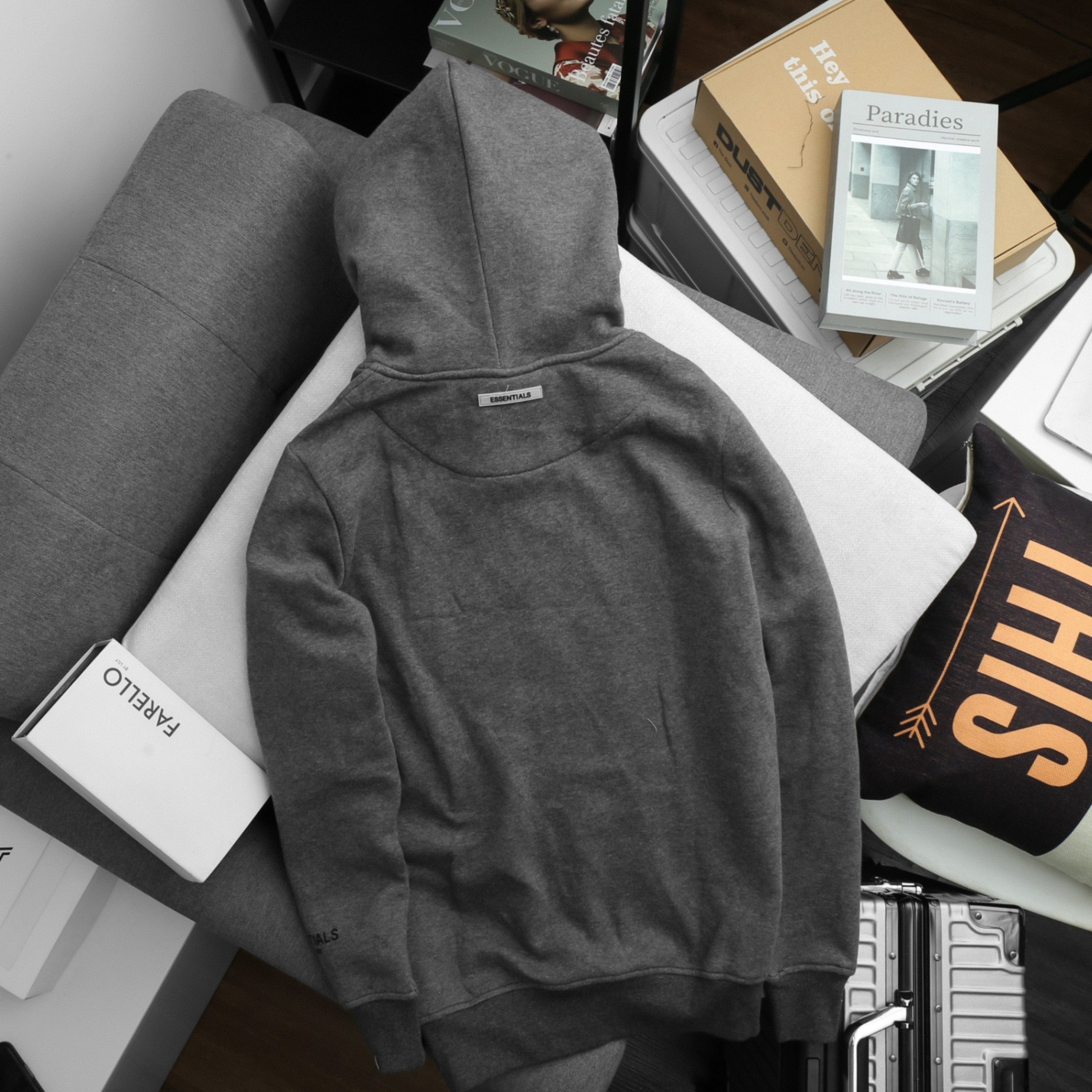 HOODIE ESSENTIALS