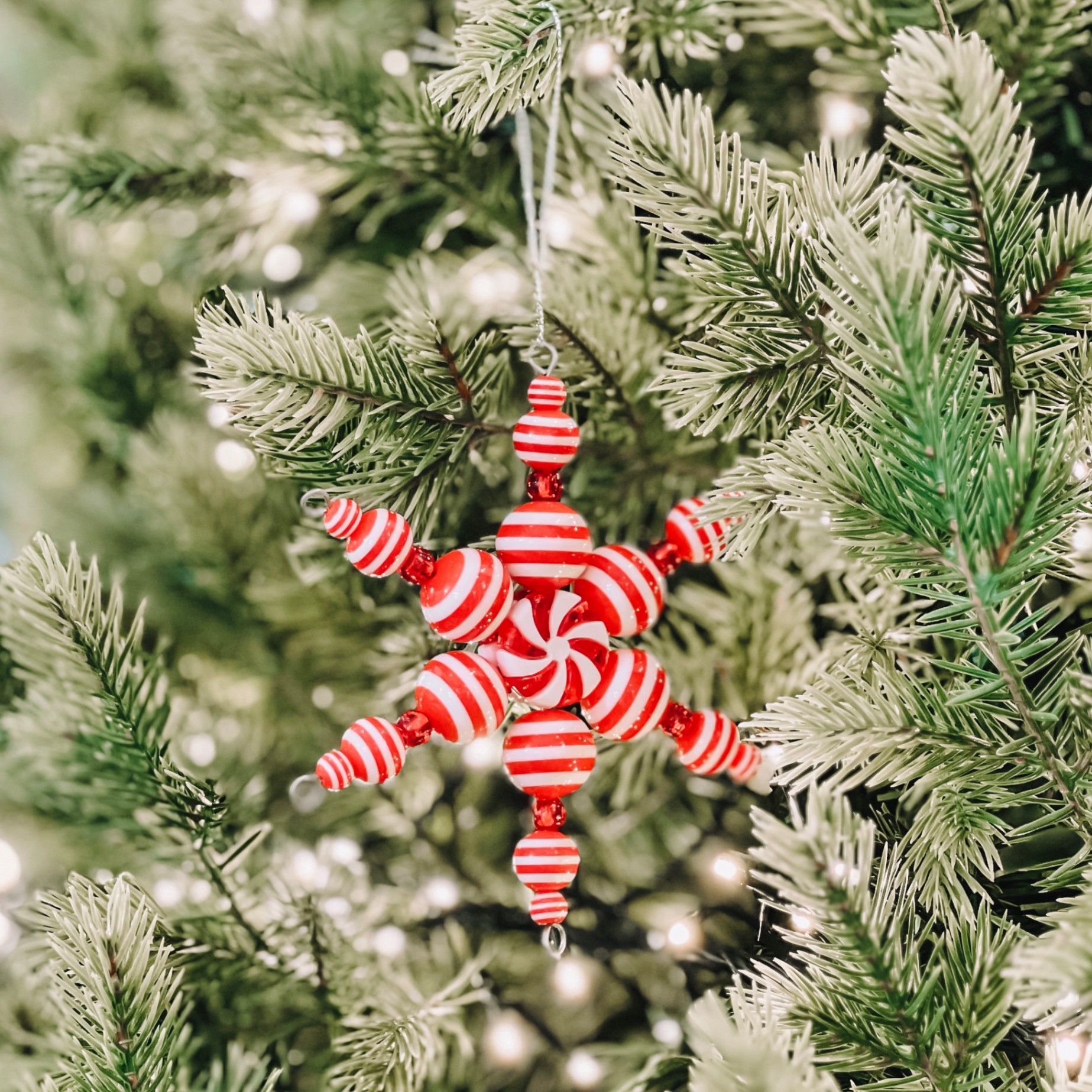 Red Candy Snowflake Ornament W23 - Đồ Treo Hình Bông Tuyết Màu Đỏ