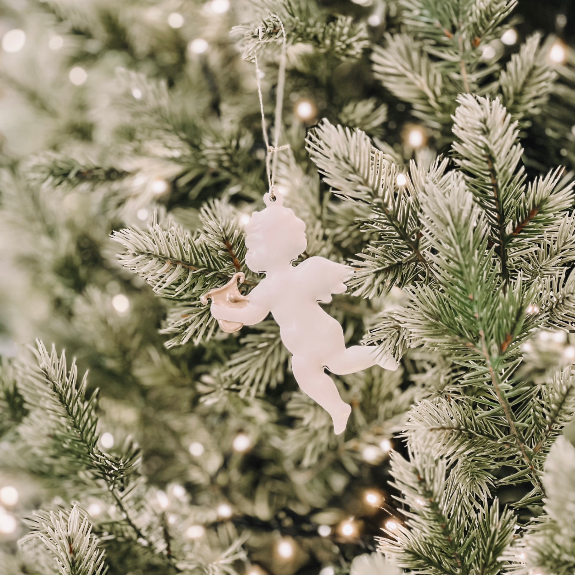 Iron White Cupid Ornament W23 - Đồ Treo Thần Tình Yêu Trắng Bằng Sắt 2