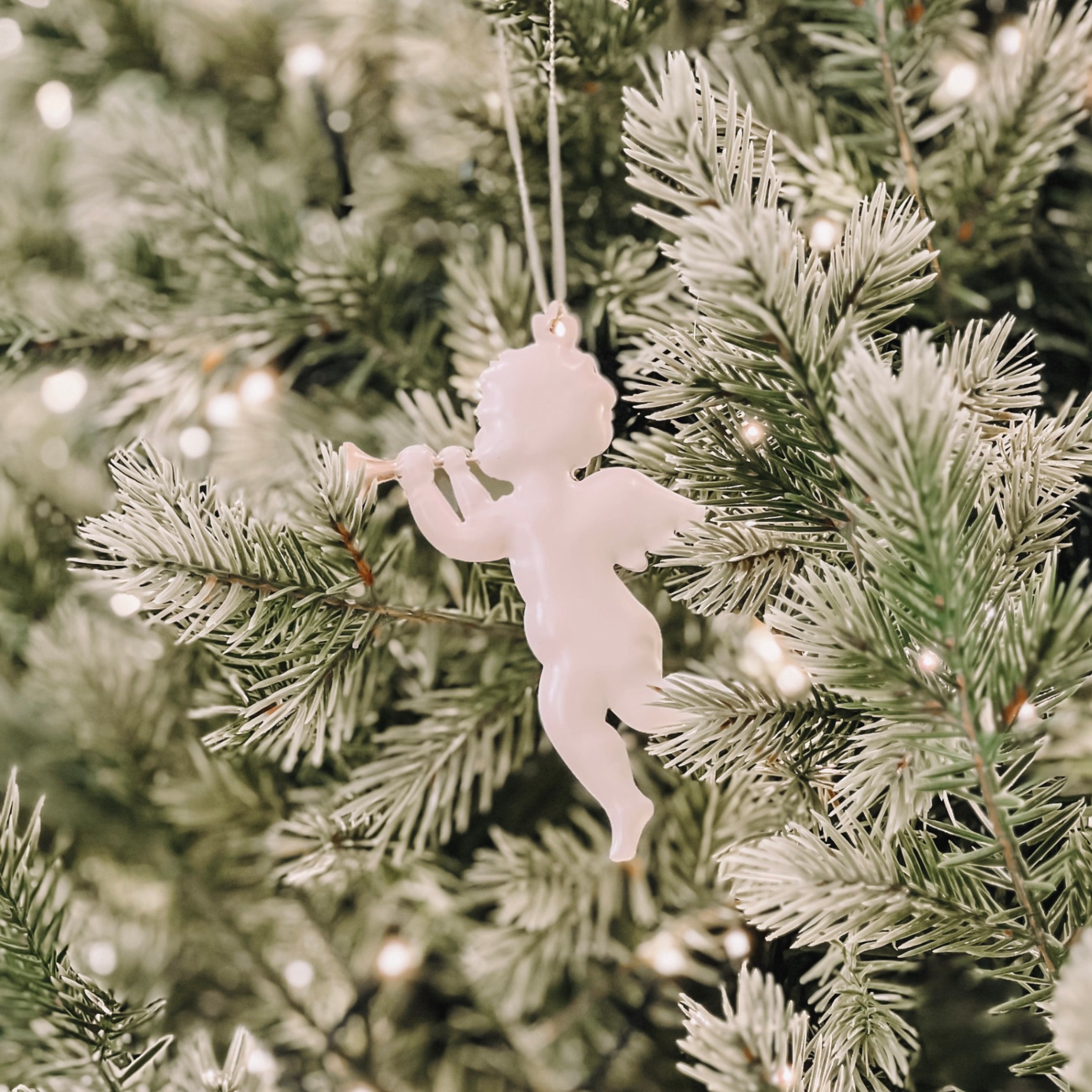 Iron White Cupid Ornament W23 - Đồ Treo Thần Tình Yêu Trắng Bằng Sắt 1