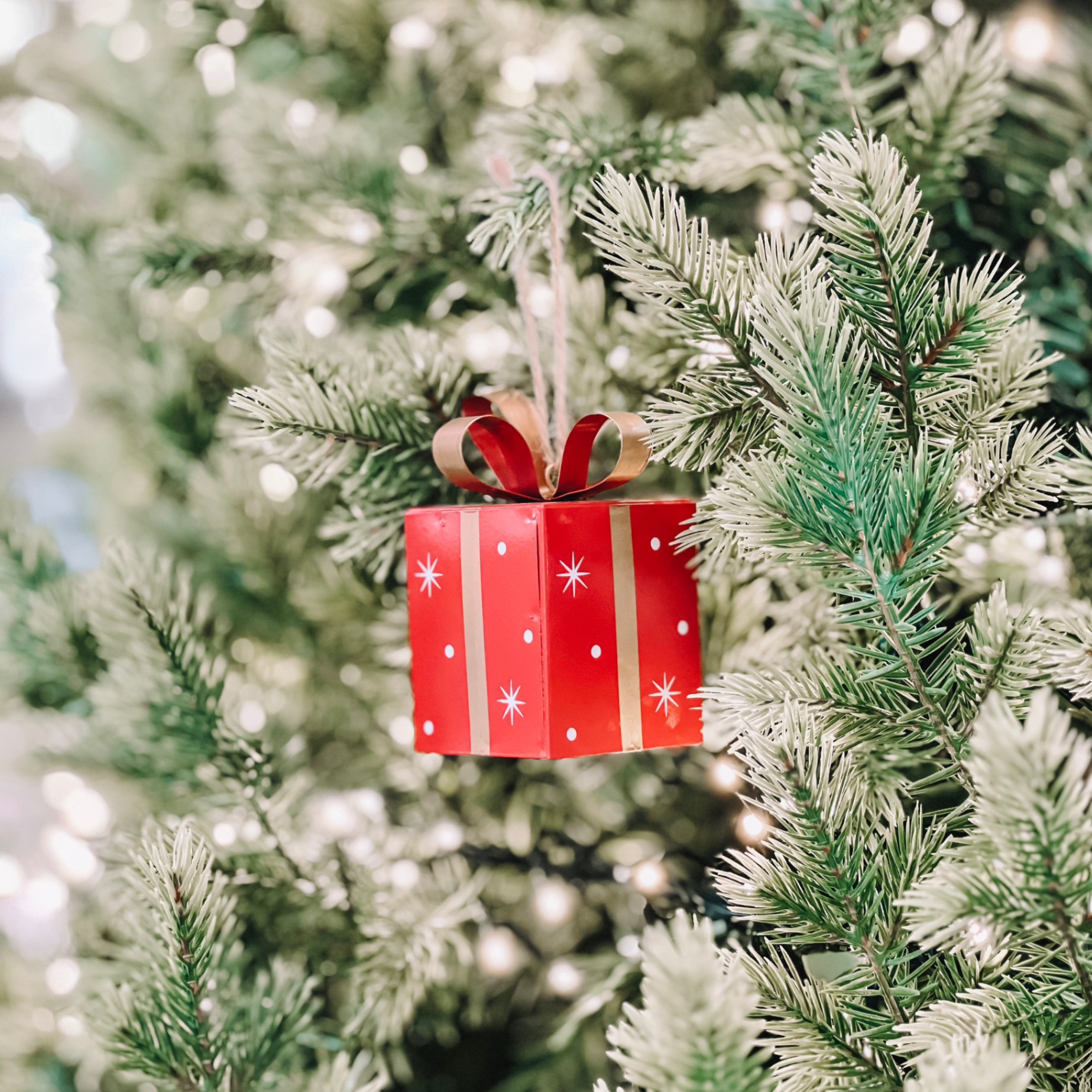 Iron Gift Box Ornament W23 - Đồ Treo Hình Hộp Quà Bằng Sắt