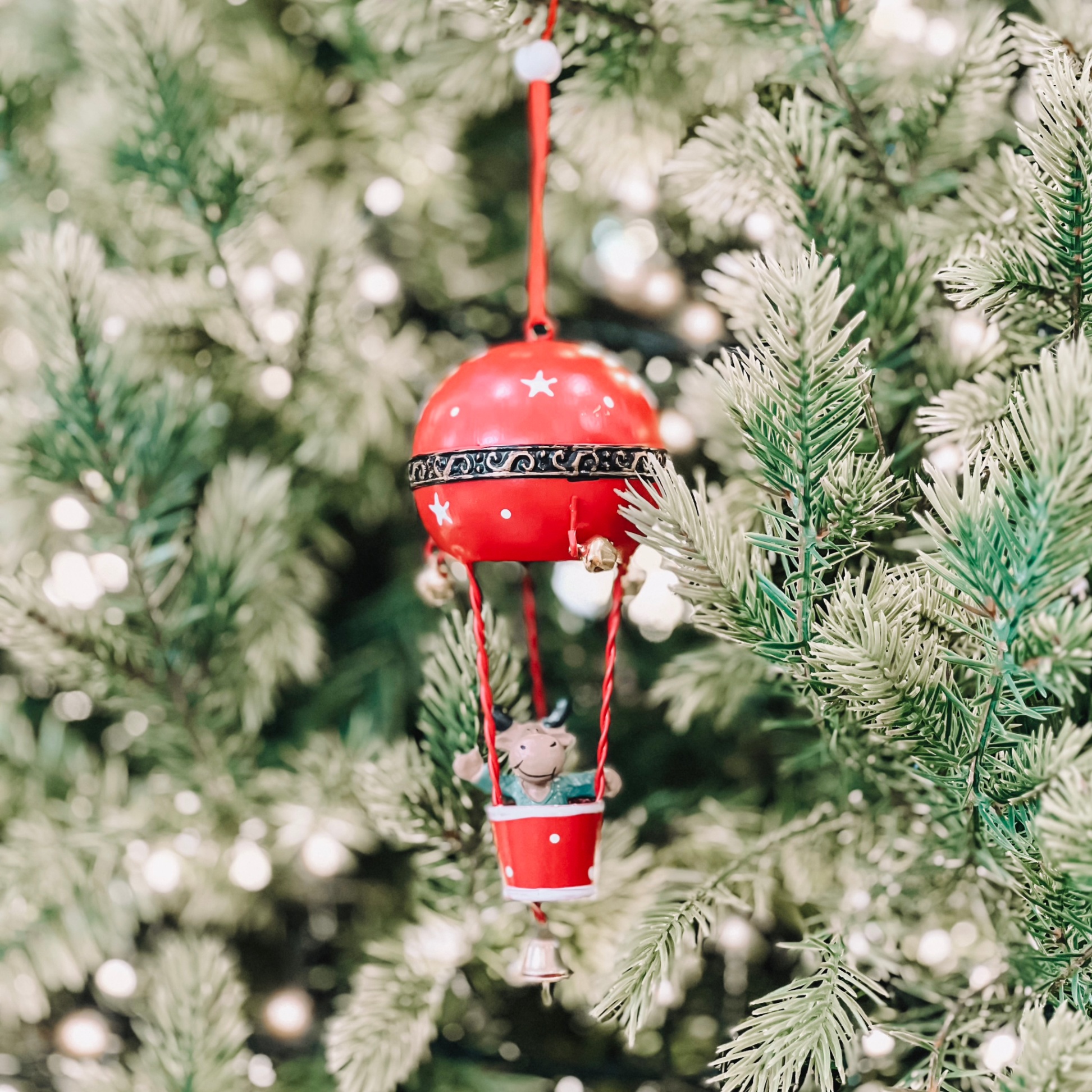 Iron Red Hot - Air Balloon Ornament W23 - Đồ Treo Kinh Khí Cầu Đỏ Bằng Sắt