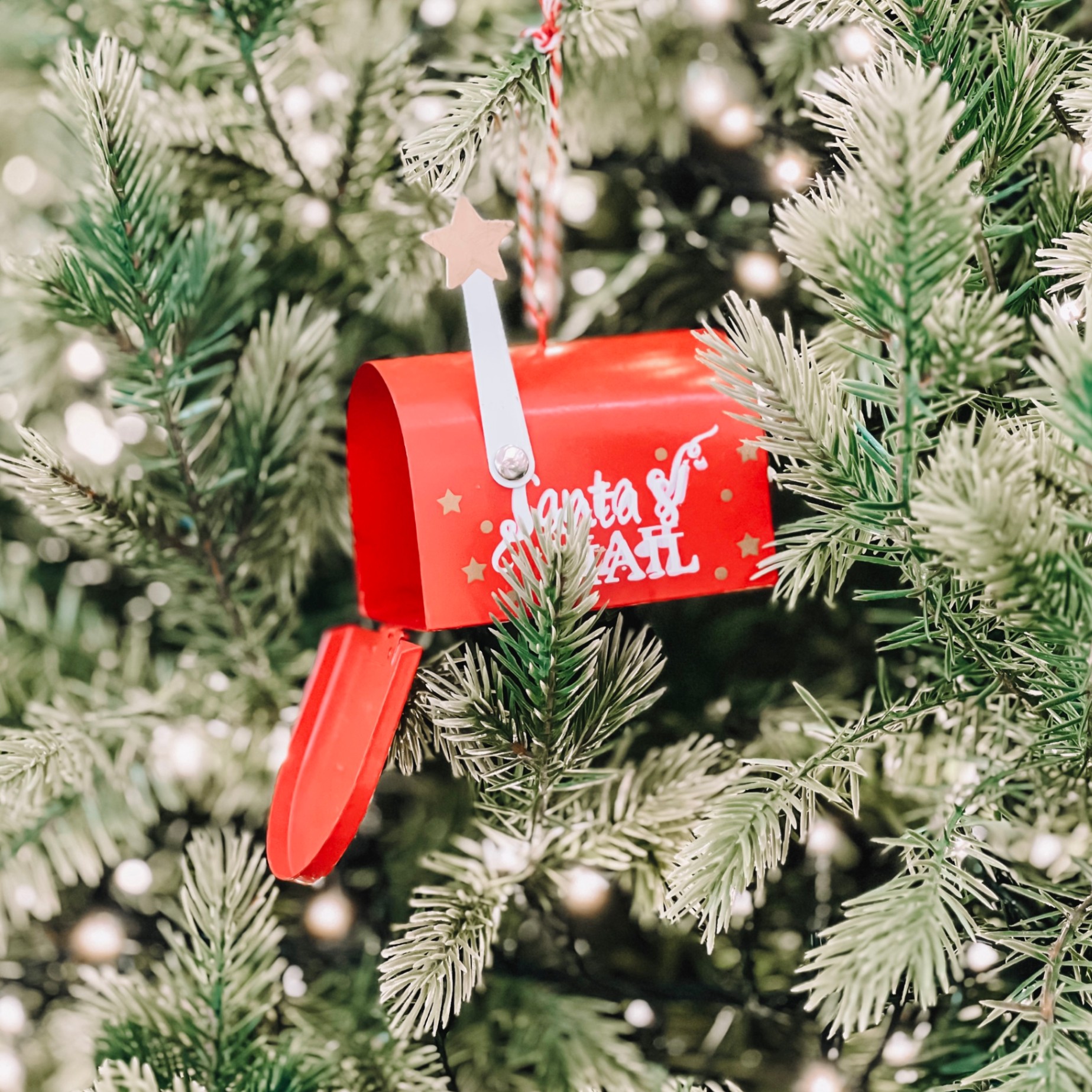 Iron Santa Mail Box Ornament W23 - Đồ Treo Hộp Thư Noel Bằng Sắt