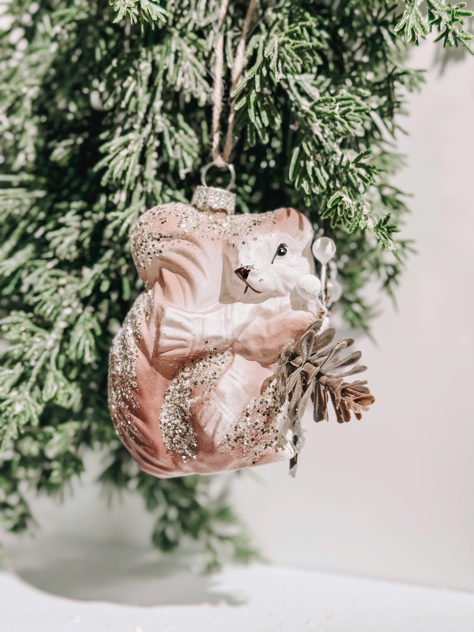 Glass Squirrel Ornament - Đồ Treo Hình Chú Sóc Thủy Tinh