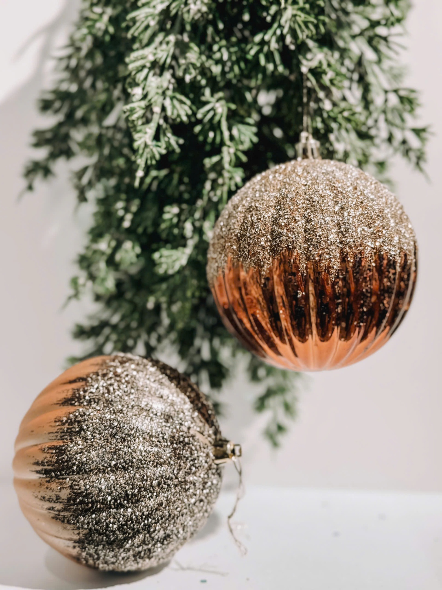 Stripe Bronze Color Ornament Set 6 - Set 6 Trái Châu Sọc Màu Đồng