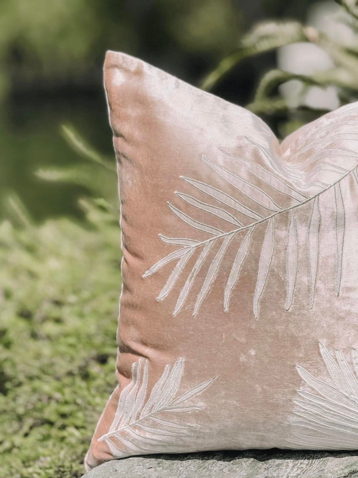 Palm branch on blush velvet cushion - Gối nhung hồng phấn thêu cành cọ