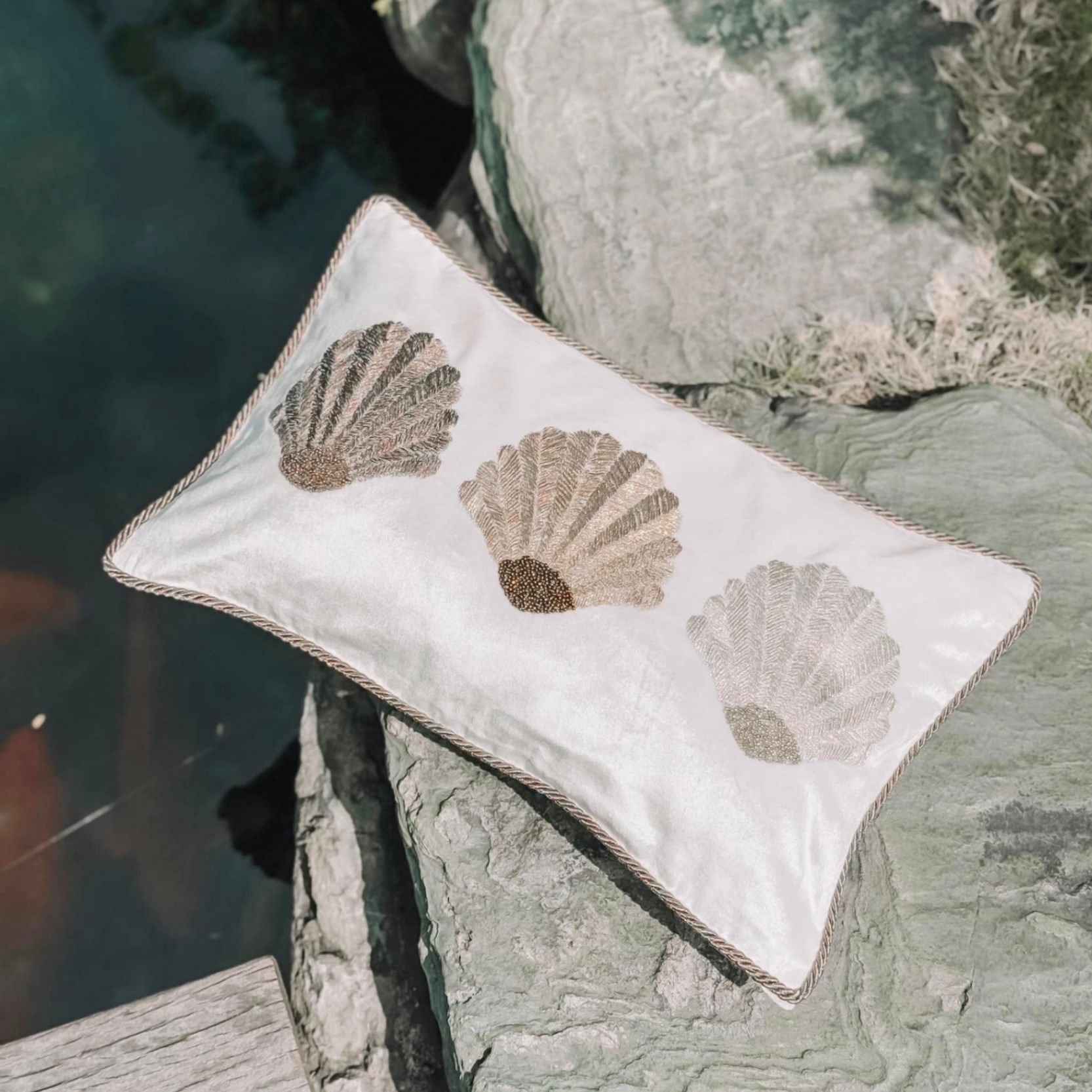 Three golden embroided ginkgo leaves on black velvet cushion - Ba lá bạch quả thêu trên nền gối nhung đen