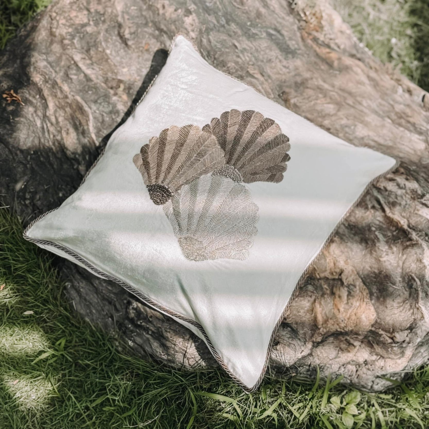 Three golden embroided ginkgo leaves on ivory velvet cushion - Ba lá bạch quả thêu trên nền gối nhung trắng