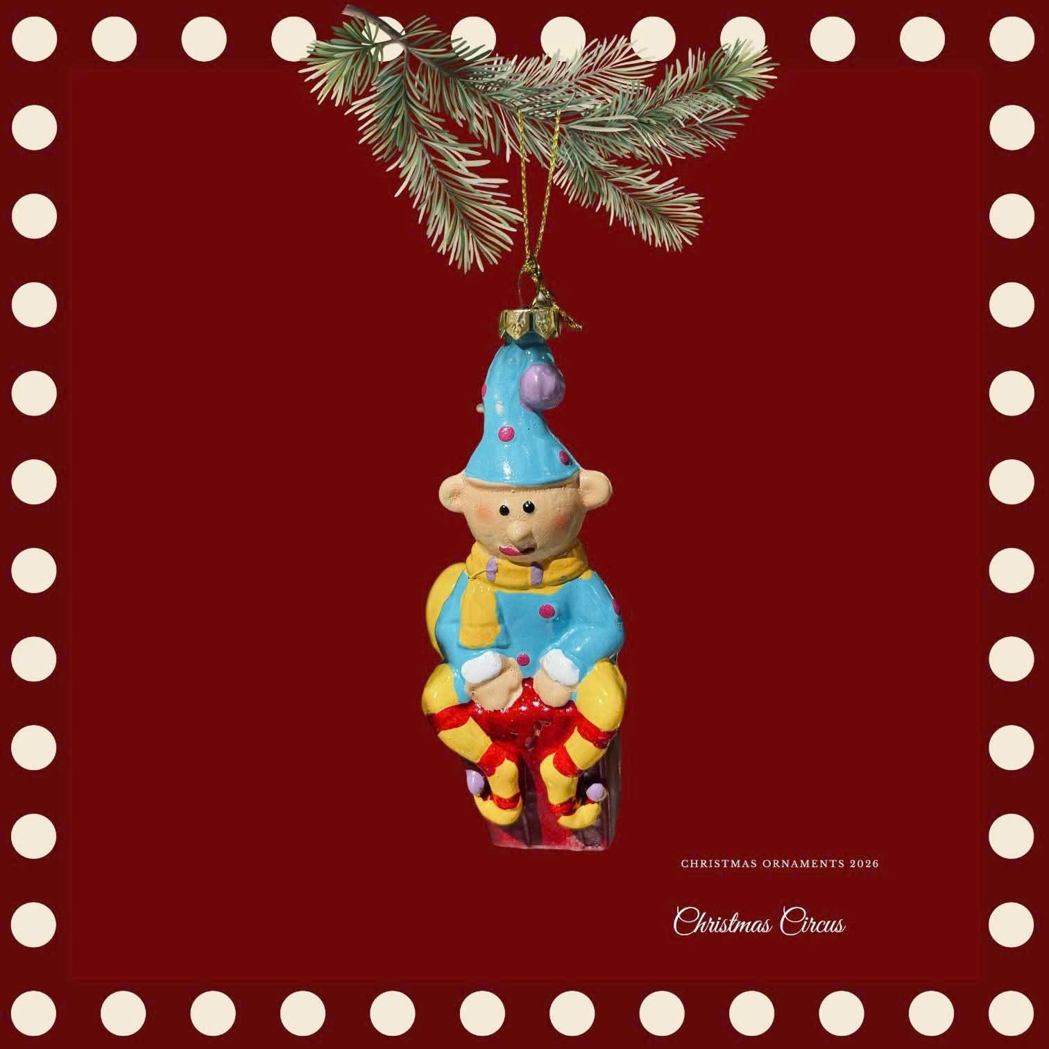 Bear Clown Sitting On Gift - Chú Gấu Hề Ngồi Trên Hộp Quà