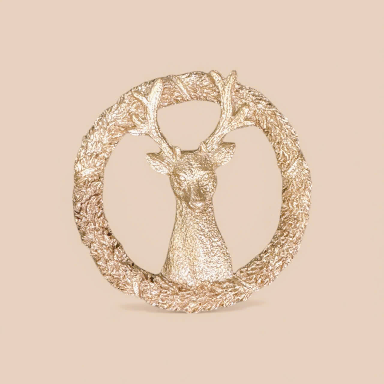 Deer With Christmas Wreath Gold Blaze - Vòng Giáng Sinh Hươu Vàng