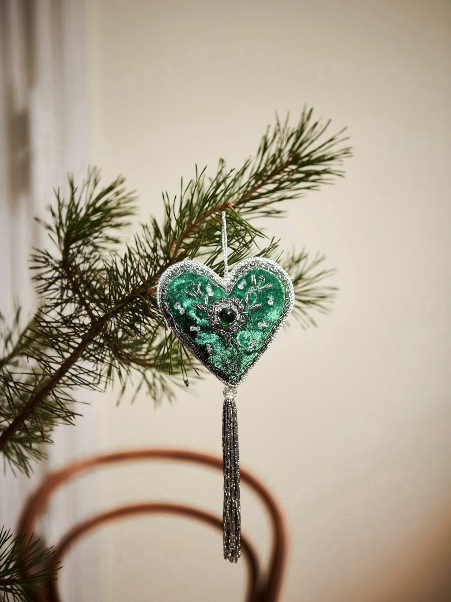 Fabric Embroidered Heart Tassel Ornament - Trái Tim Giáng Sinh Roma Với Tassel