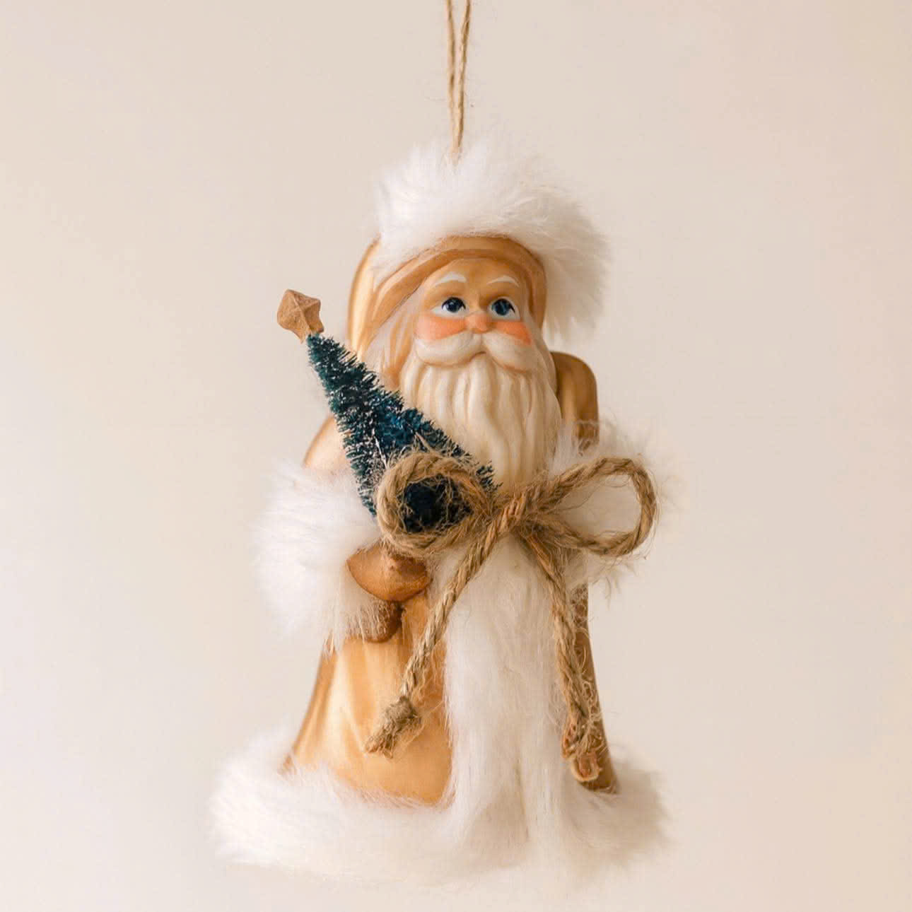 Glass Husband Takes Christmas Tree - Đồ Treo Ông Già Noel Cầm Cây Thông