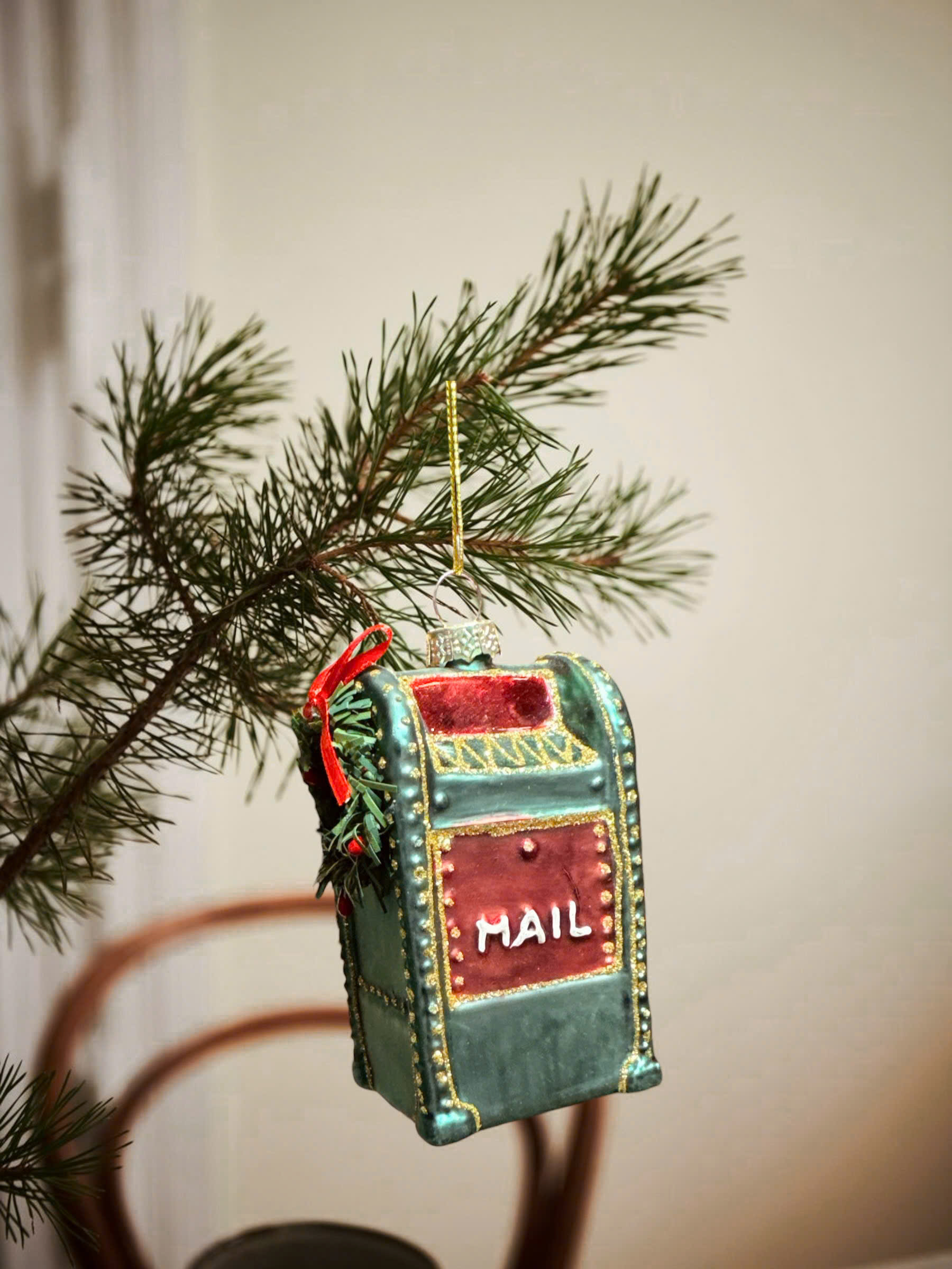 Glass Mailbox Ornament - Đồ Treo Hình Hộp Thư Thủy Tinh