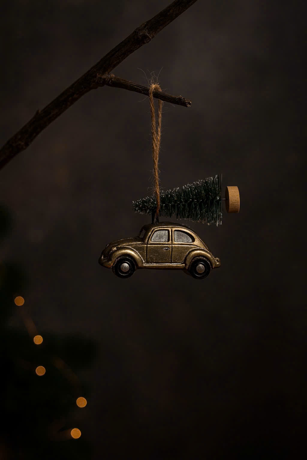 Gold Car Ornament W23 - Đồ Treo Hình Ô tô Màu Vàng