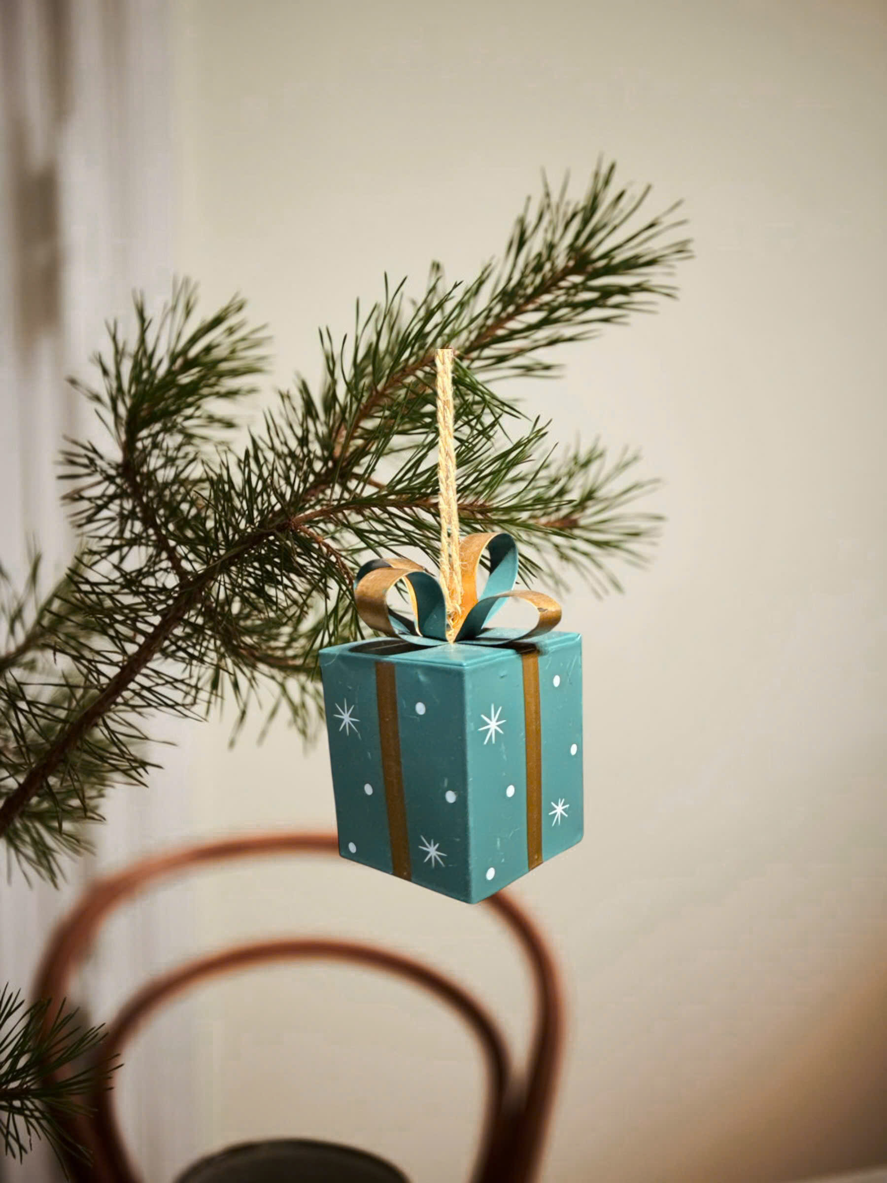 Green Gift Box Ornament - Đồ Treo Hình Hộp Quà Màu Xanh