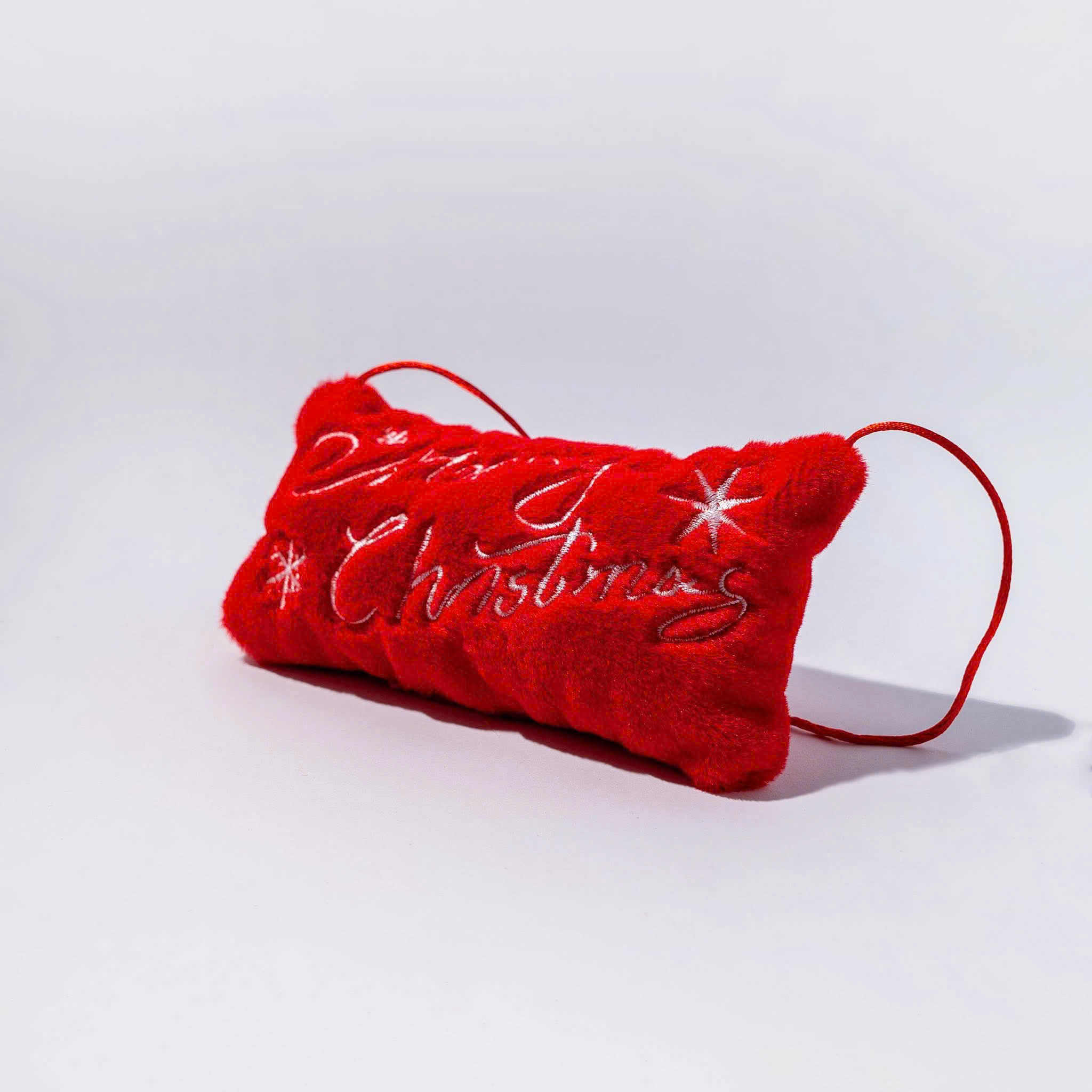 Ornament Red Pillow - Đồ Trang Trí Chiếc Gối Đỏ