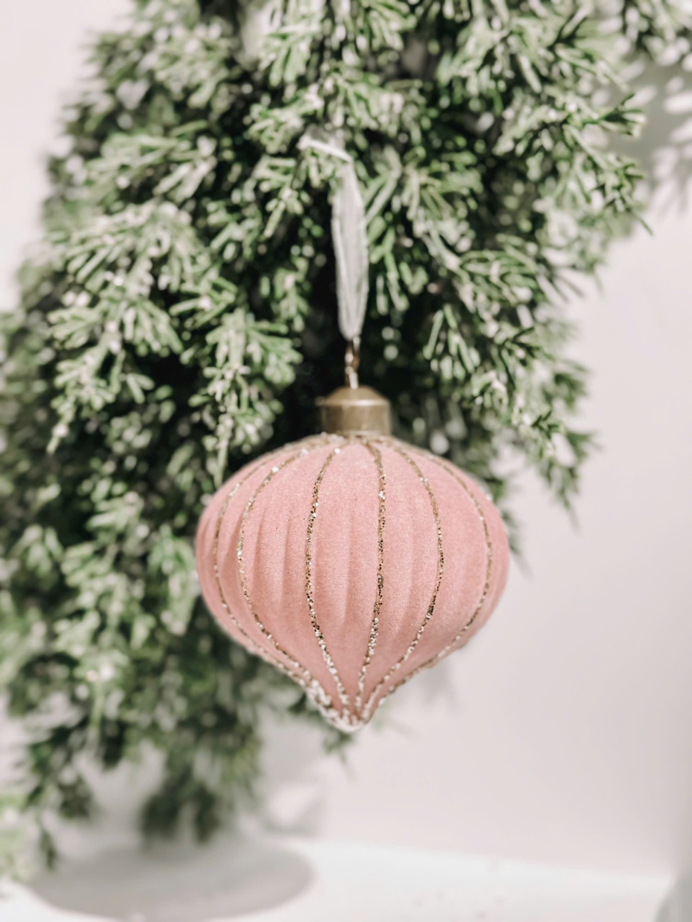 Pink Color Glass Ornament - Đồ Treo Thủy Tinh Nhung Màu Hồng