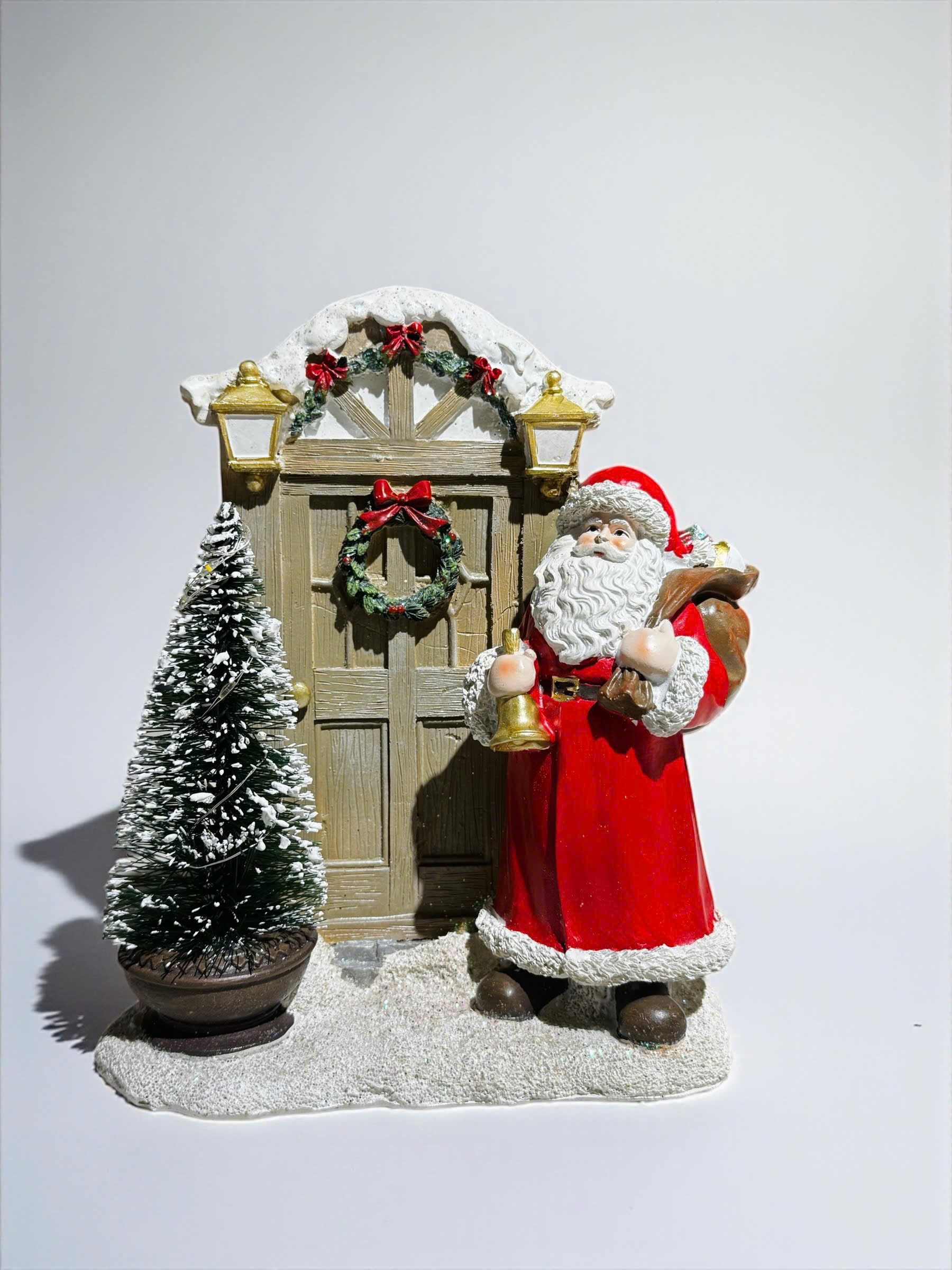 Santa Claus In Front Door - Ông Già Noel Phát Quà W25