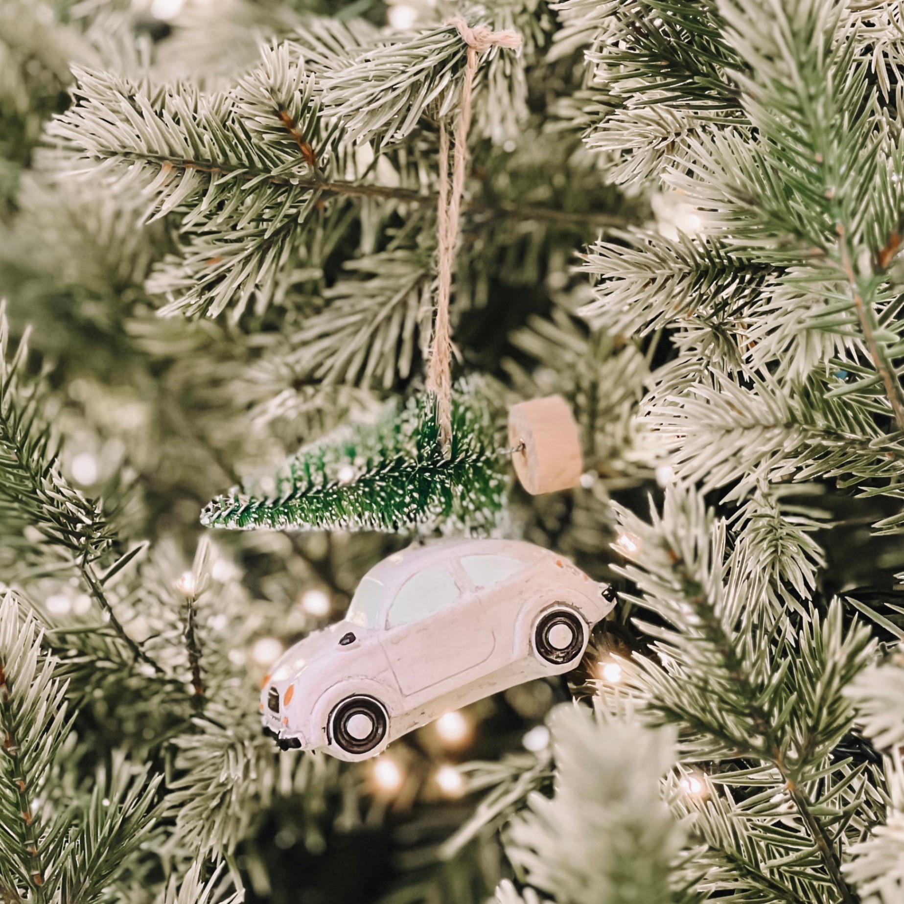 Silver Car Ornament - Đồ Treo Hình Ô tô Màu Bạc