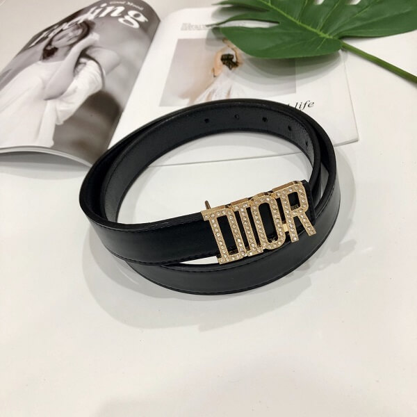 Thắt lưng dior nữ được xem là một items vô cùng quan trọng