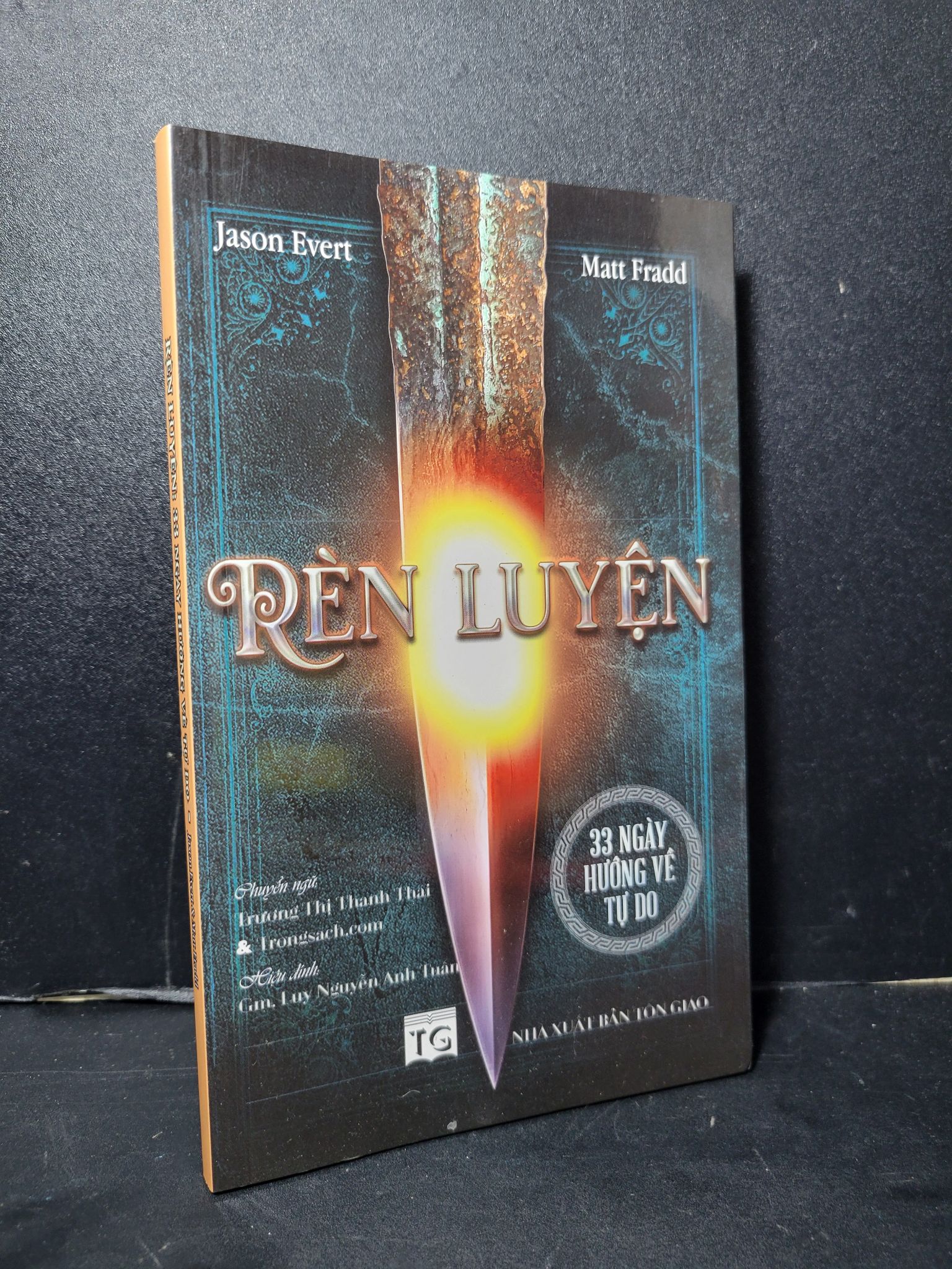 Rèn luyện 33 ngày hướng về tự do mới 90% bẩn nhẹ 2023 Jason Evert - Matt Fradd 2205 Tôn giáo, tâm linh khác (SL có thể đặt: 1 Cuốn) - SÁCH ĐẠI HỌC