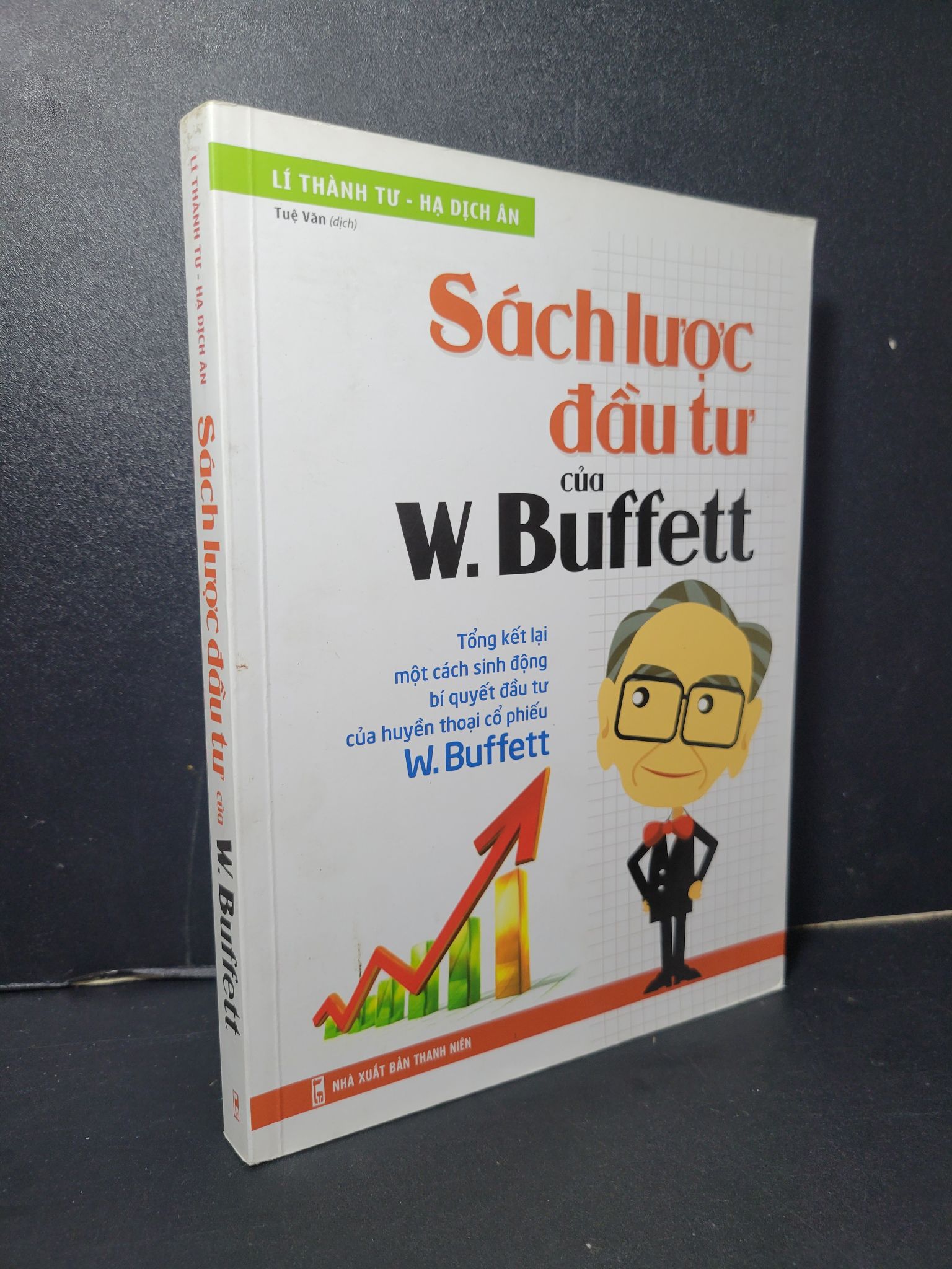 Sách lược đầu tư của W.Buffett mới 90% bẩn nhẹ 2018 Lí Thành Tư - Hạ Dịch Ân 2205 Phân tích kinh tế (SL có thể đặt: 1 Cuốn) - SÁCH ĐẠI HỌC