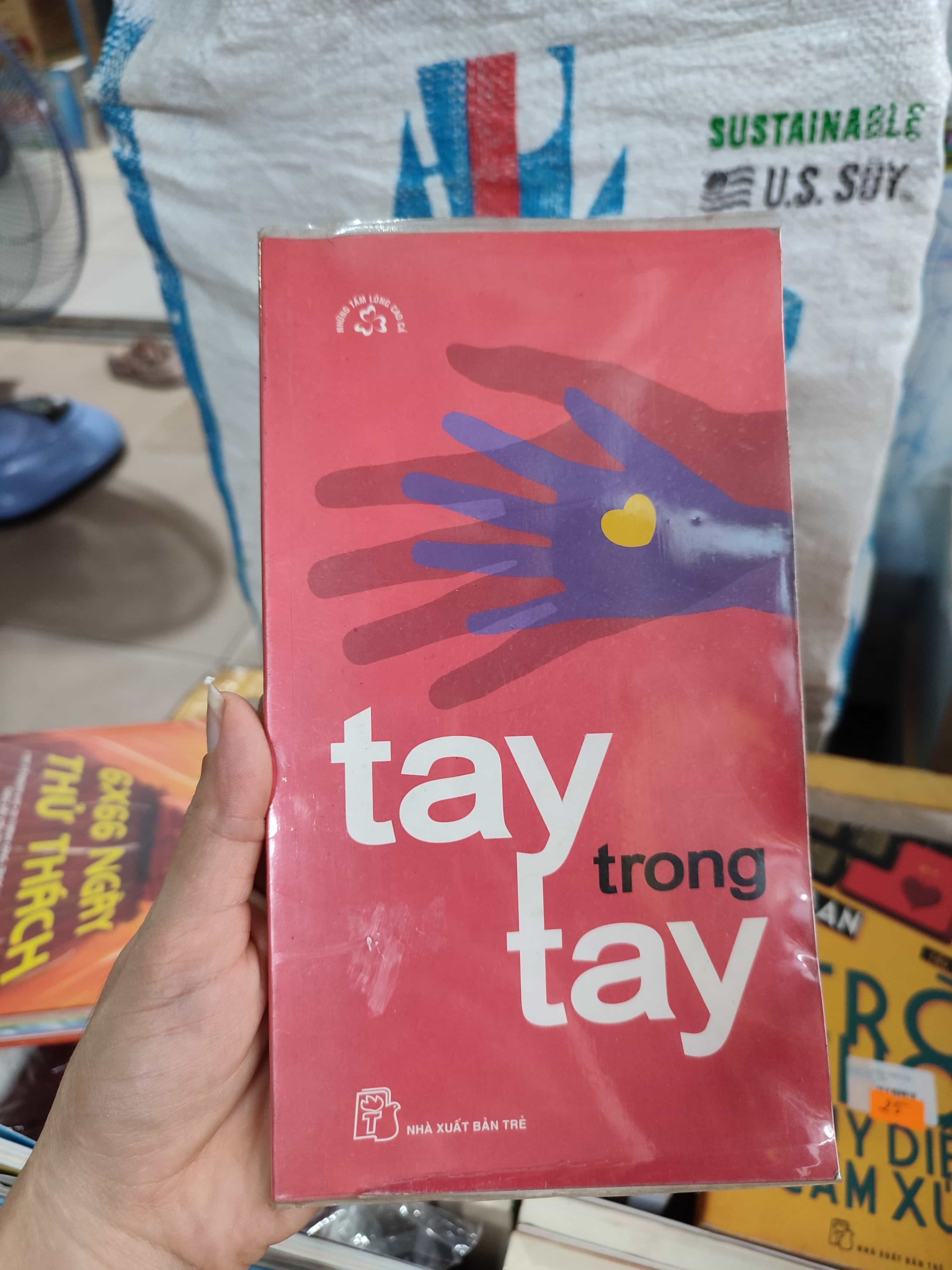 Tay Trong Tay01/03 (SL có thể đặt: 1 Cuốn) - SÁCH ĐẠI HỌC