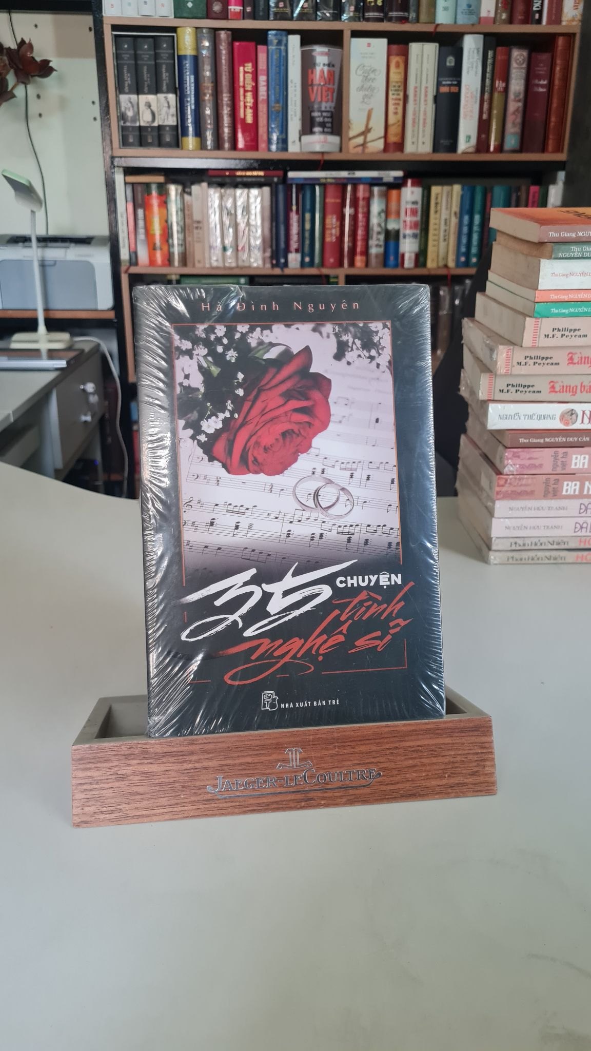 35 chuyện tình nghệ sĩ- sách lưu kho mới 95%- Hà Đình Nguyên [2001] 325 (SL có thể đặt: 1 Cuốn) - SÁCH ĐẠI HỌC