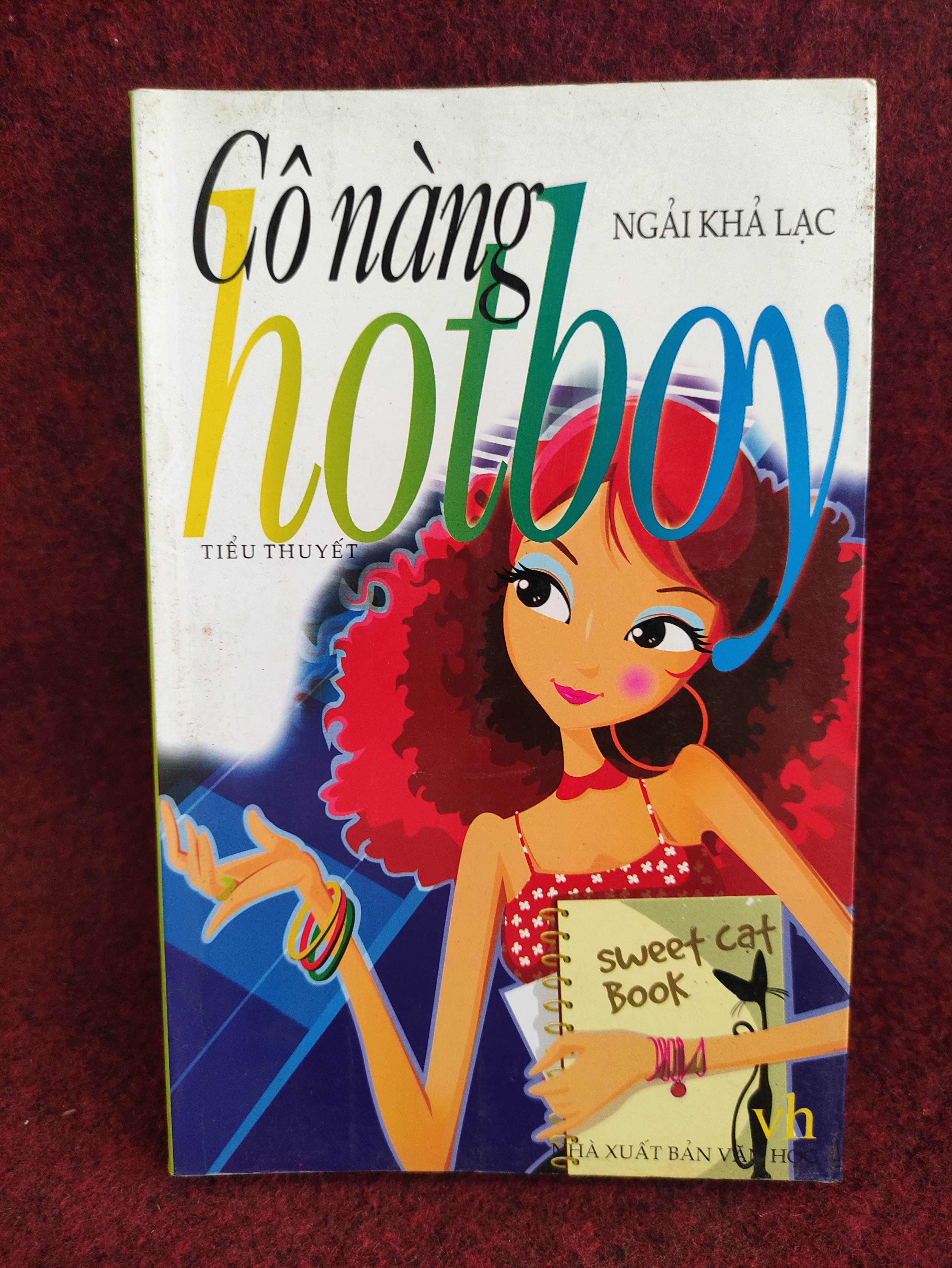 Cô nàng hotboy mới 90%01/03 (SL có thể đặt: 1 Cuốn) - SÁCH ĐẠI HỌC