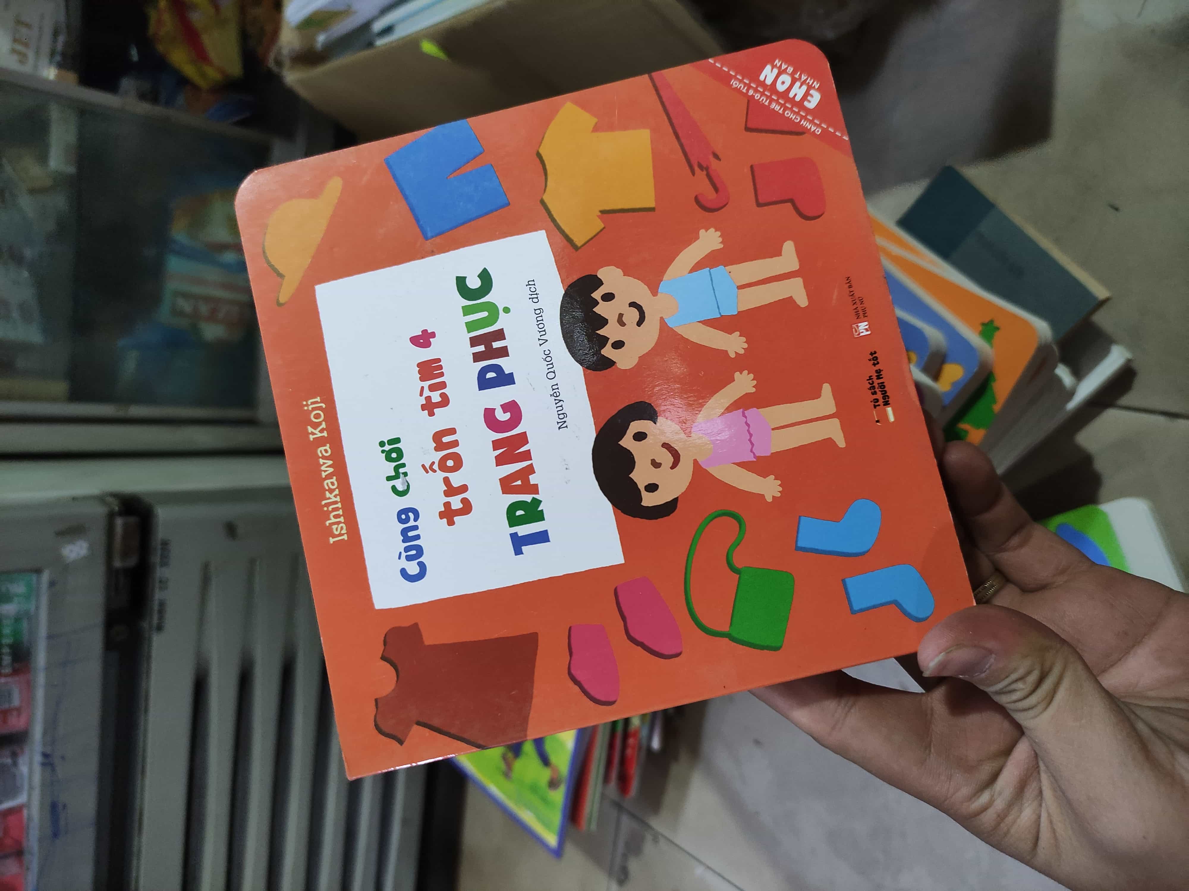 Cùng chơi trốn tìm trang phục Cẩm nang làm cha mẹ (SL có thể đặt: 1 Cuốn) - SÁCH ĐẠI HỌC