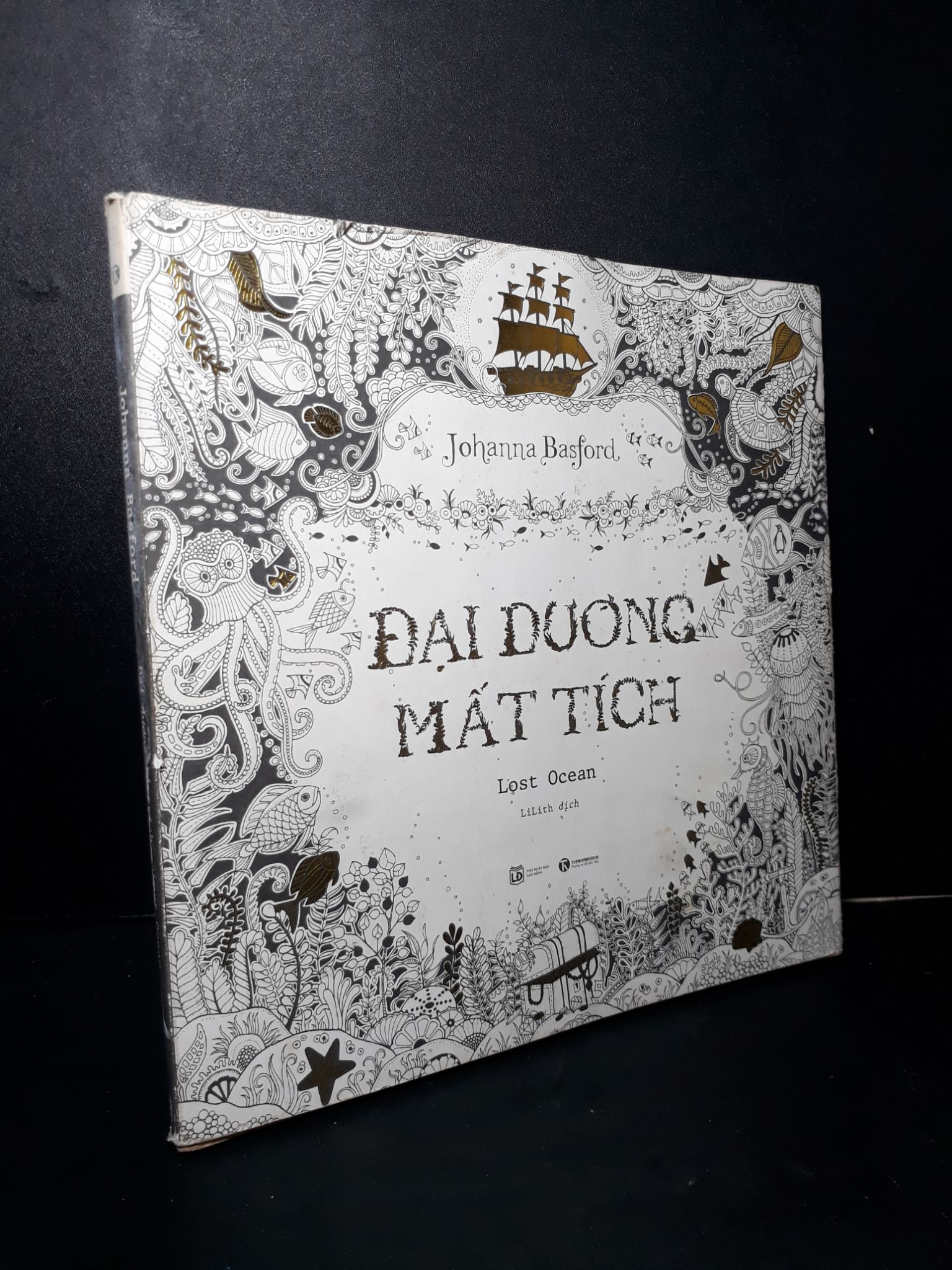 Đại dương mất tích mới 80% bẩn bìa, ố nhẹ, có tô màu, tróc áo bìa 2015 Johanna Basford 2205 Sách tô màu dành cho người lớn (SL có thể đặt: 1 Cuốn) - SÁCH ĐẠI HỌC