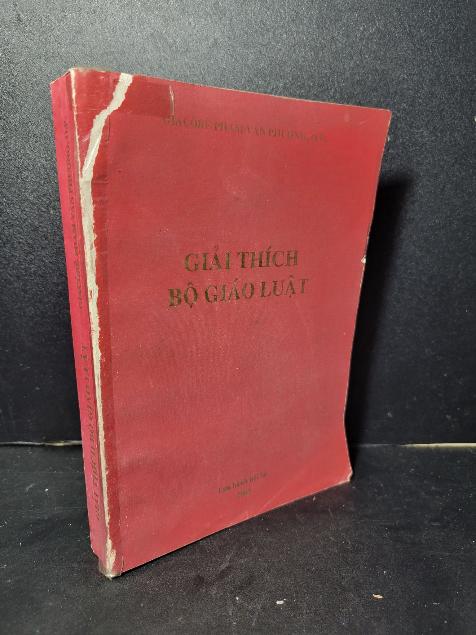 Giải thích bộ giáo luật mới 60% bẩn bìa, ố, rách bìa 2005 Giacobe Phạm Văn Phượng 2205 Luật, văn bản luật (SL có thể đặt: 1 Cuốn) - SÁCH ĐẠI HỌC