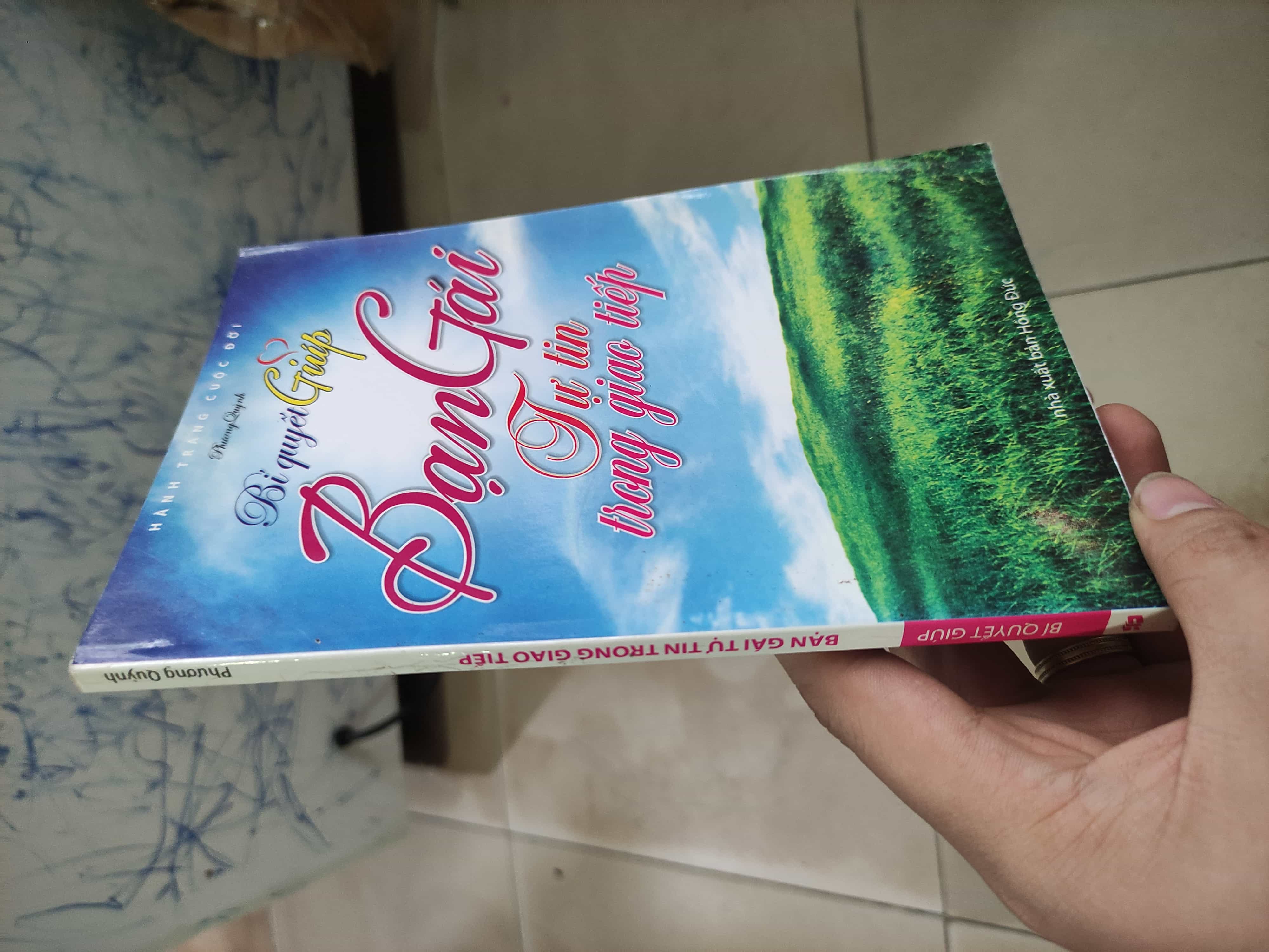 Bí quyết giúp bạn gái tự tin trong giao tiếp01/03 Sách kỹ năng mềm (SL có thể đặt: 1 Cuốn) - SÁCH ĐẠI HỌC