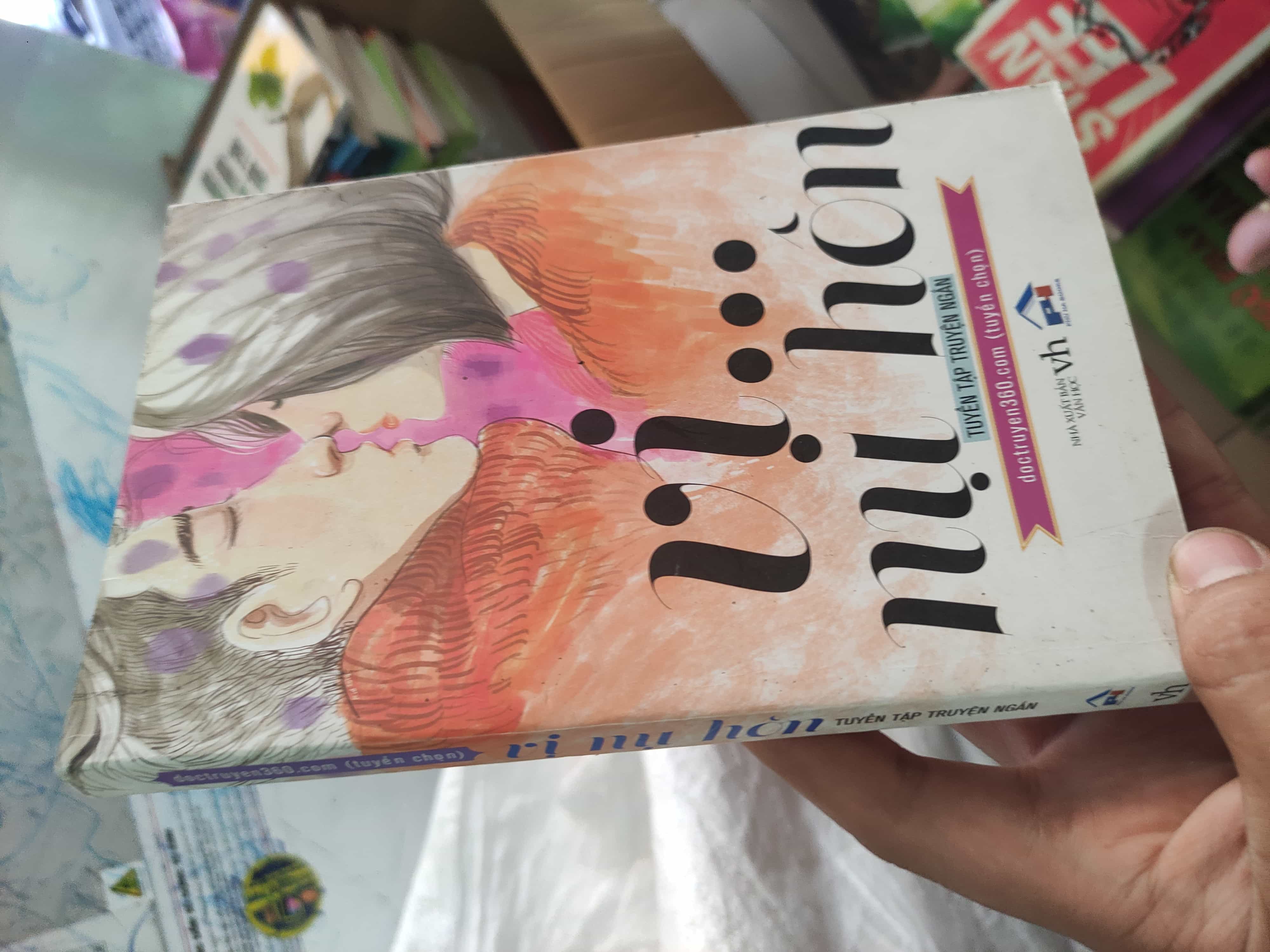 Vì nụ hôn - tuyển tập truyện ngắn Truyện ngắn, tản văn (SL có thể đặt: 1 Cuốn) - SÁCH ĐẠI HỌC