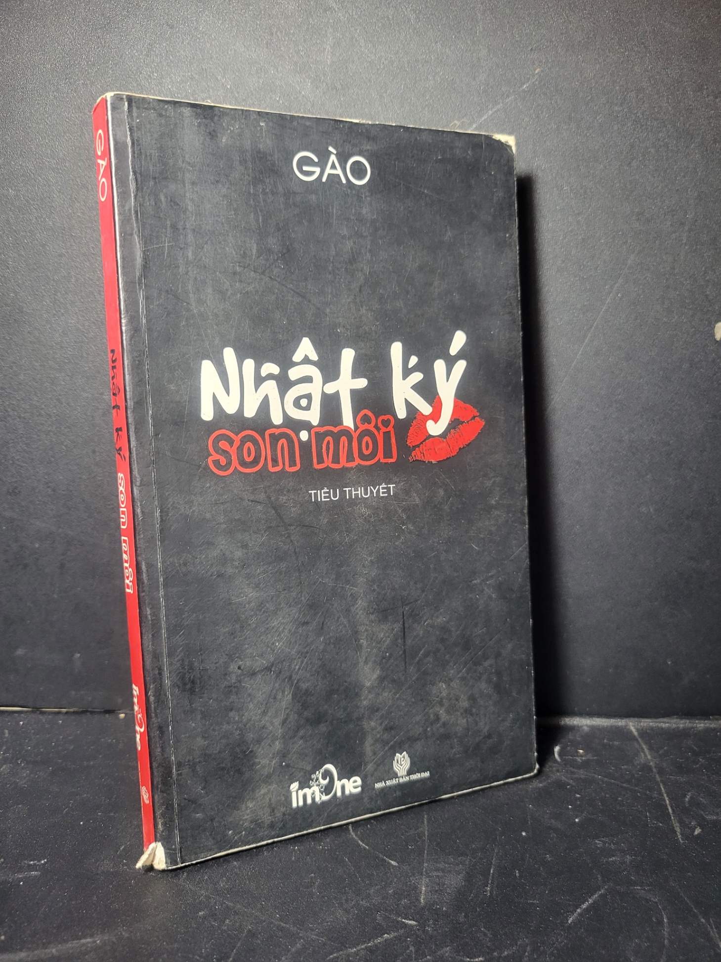 Nhật ký son môi 2010 mới 70% bẩn bìa, tróc gáy, bẩn bìa, ố nhẹ Gào 0906 Truyện dài (SL có thể đặt: 1 Cuốn) - SÁCH ĐẠI HỌC