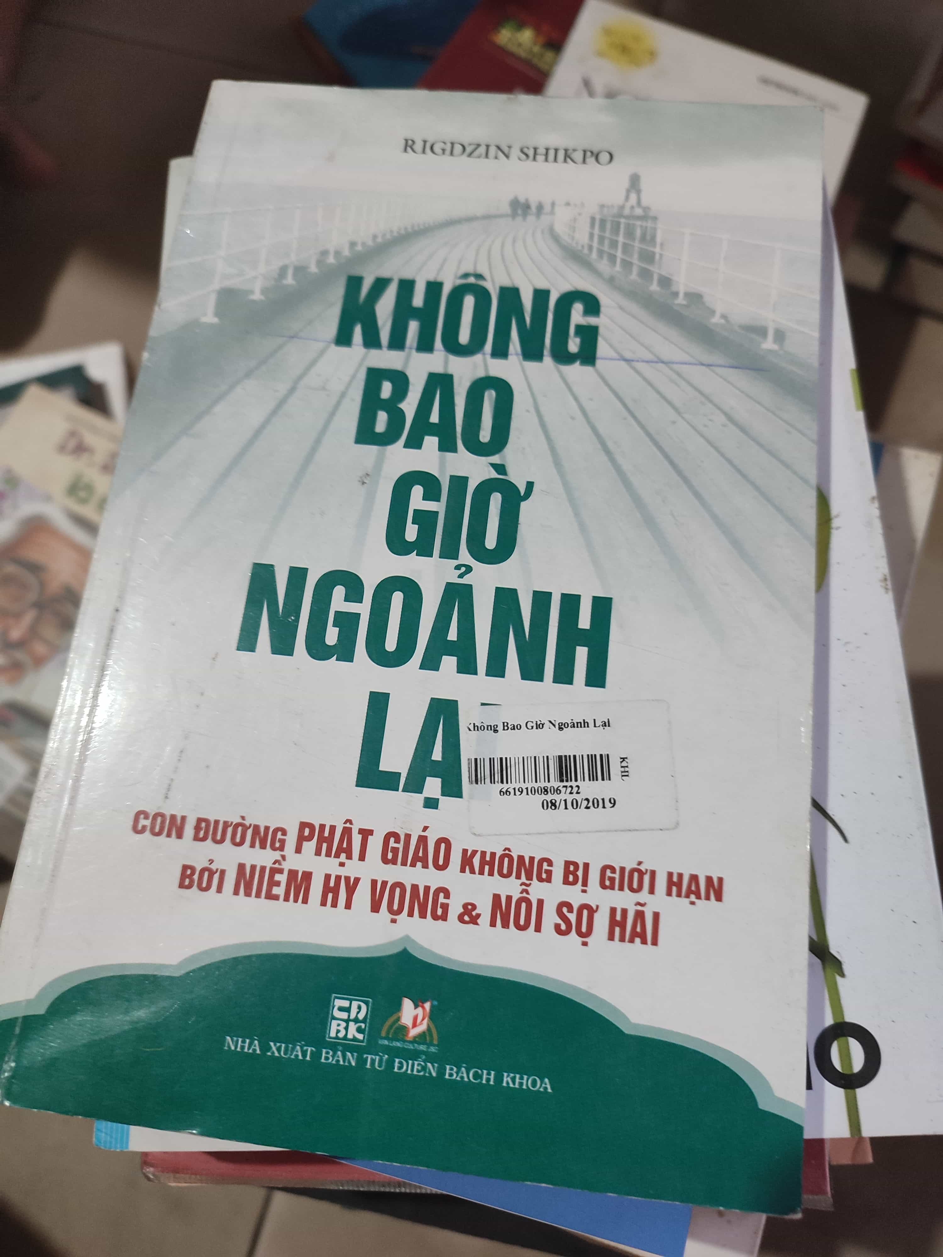 Không bao giờ ngoảnh lại01/03 (SL có thể đặt: 1 Cuốn) - SÁCH ĐẠI HỌC