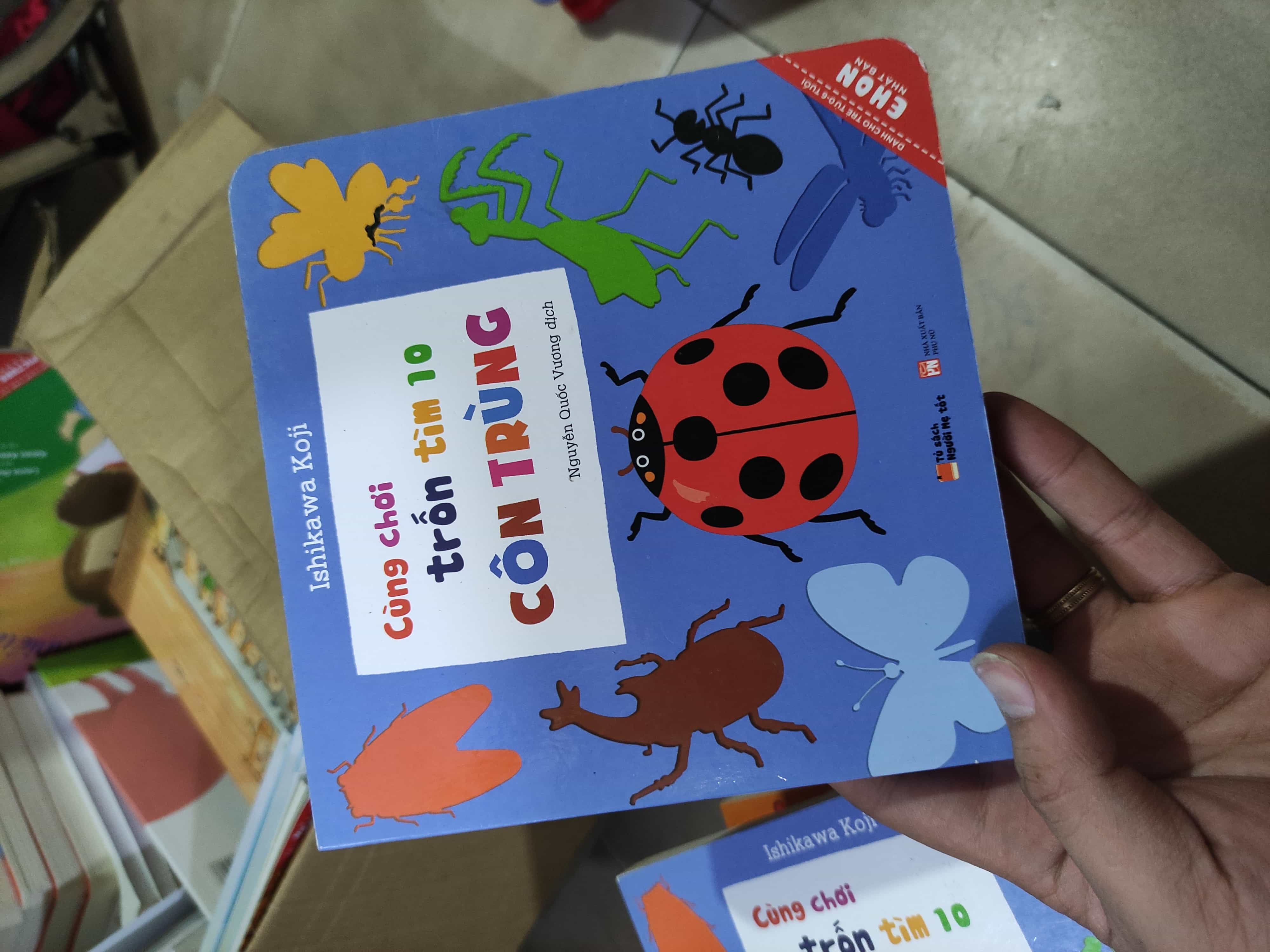 Cùng chơi trốn tìm côn trùng Cẩm nang làm cha mẹ (SL có thể đặt: 1 Cuốn) - SÁCH ĐẠI HỌC