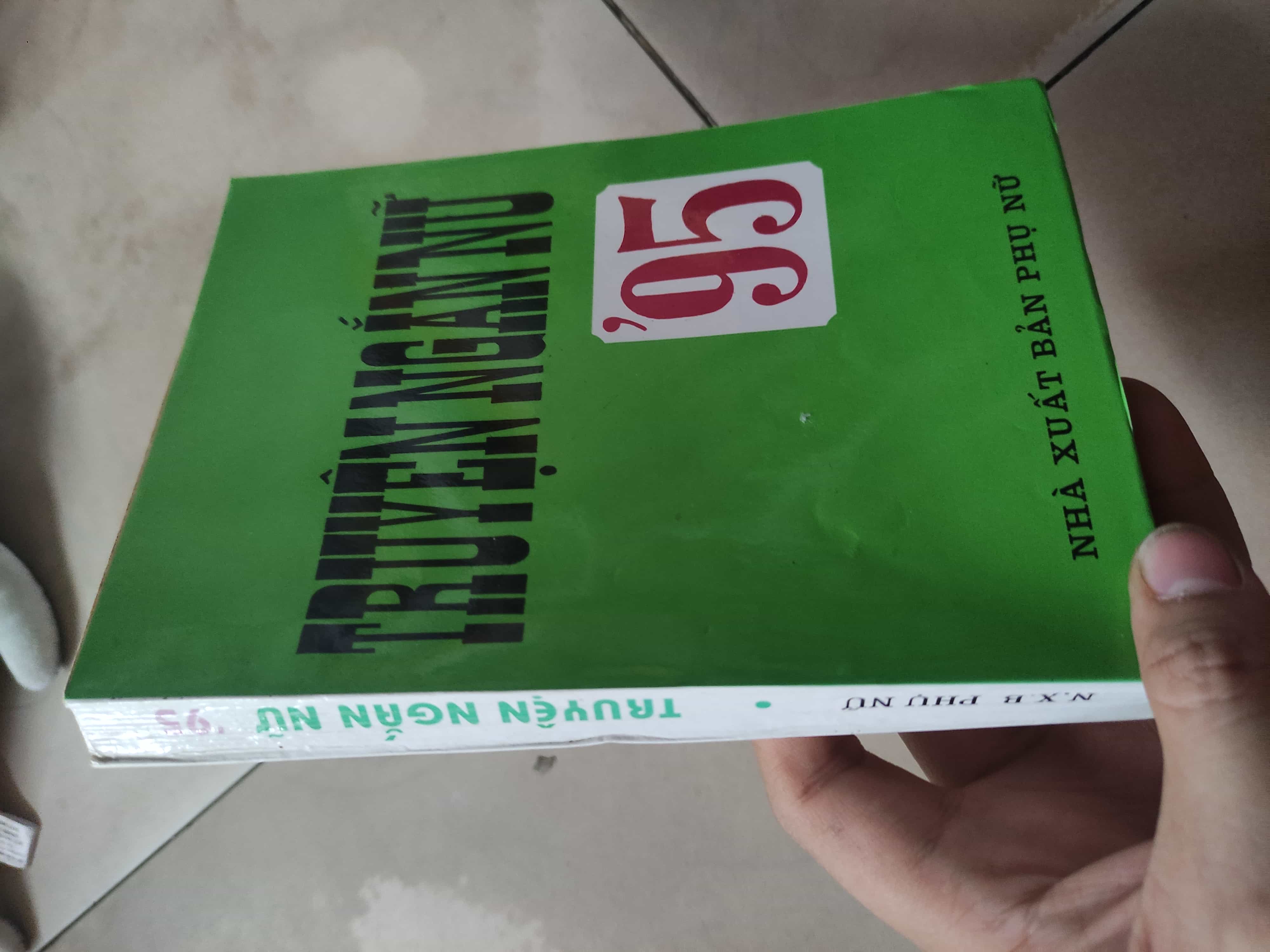Truyện ngắn nữ phút 9501/03 Truyện ngắn, tản văn (SL có thể đặt: 1 Cuốn) - SÁCH ĐẠI HỌC