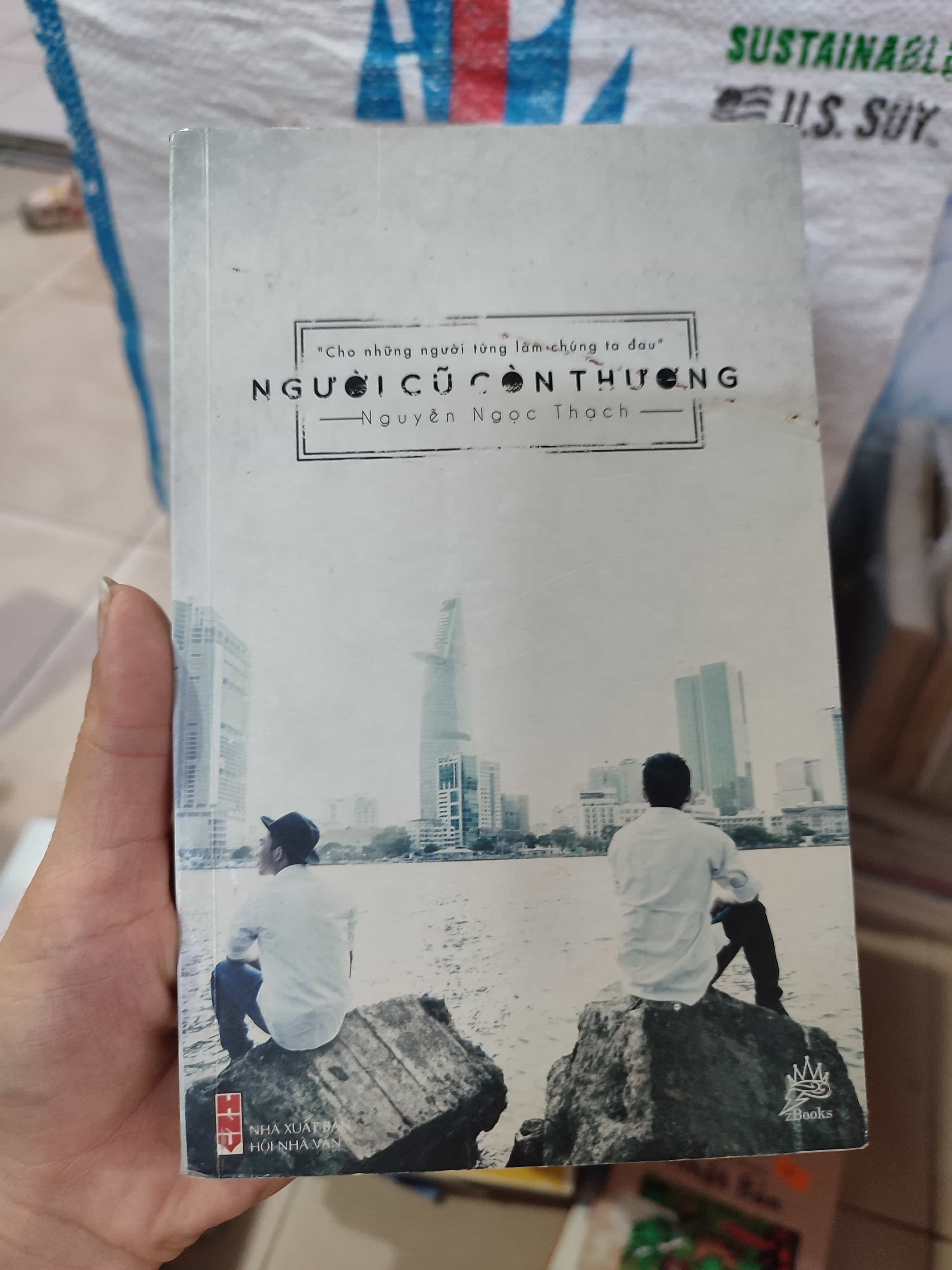 Người Cũ Còn Thương, mới 60% (lỗi bìa và trang nặng)01/03 (SL có thể đặt: 1 Cuốn) - SÁCH ĐẠI HỌC