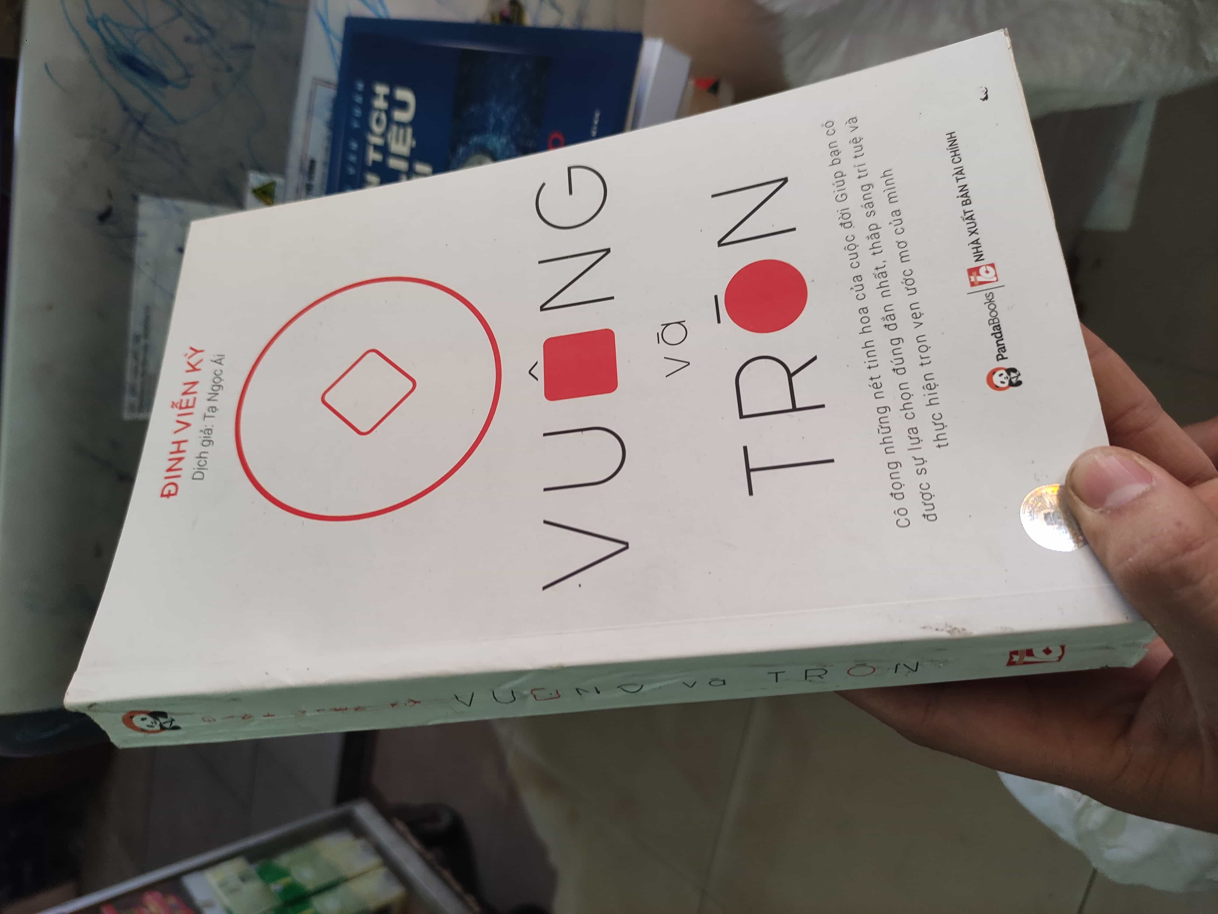 Vuông và tròn Sách chính trị, pháp lý (SL có thể đặt: 1 Cuốn) - SÁCH ĐẠI HỌC