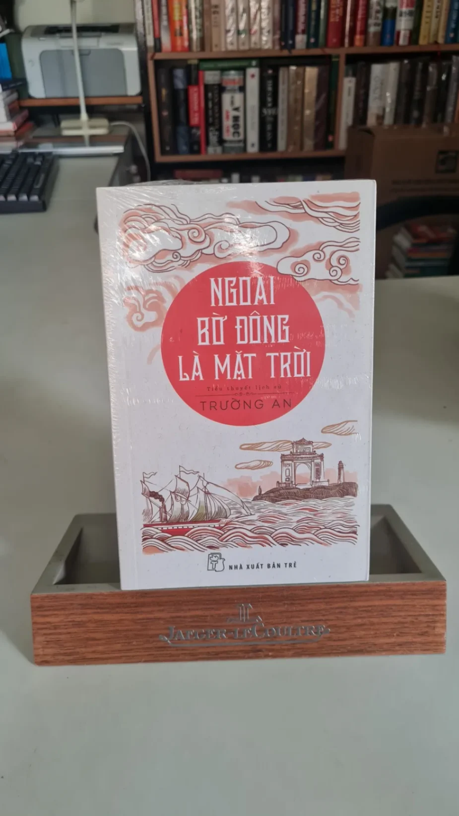 Ngoài bờ đông là mặt trời -mới 100% có bọc sách -Trường An [2001] 349 (SL có thể đặt: 1 Quyển) - SÁCH ĐẠI HỌC