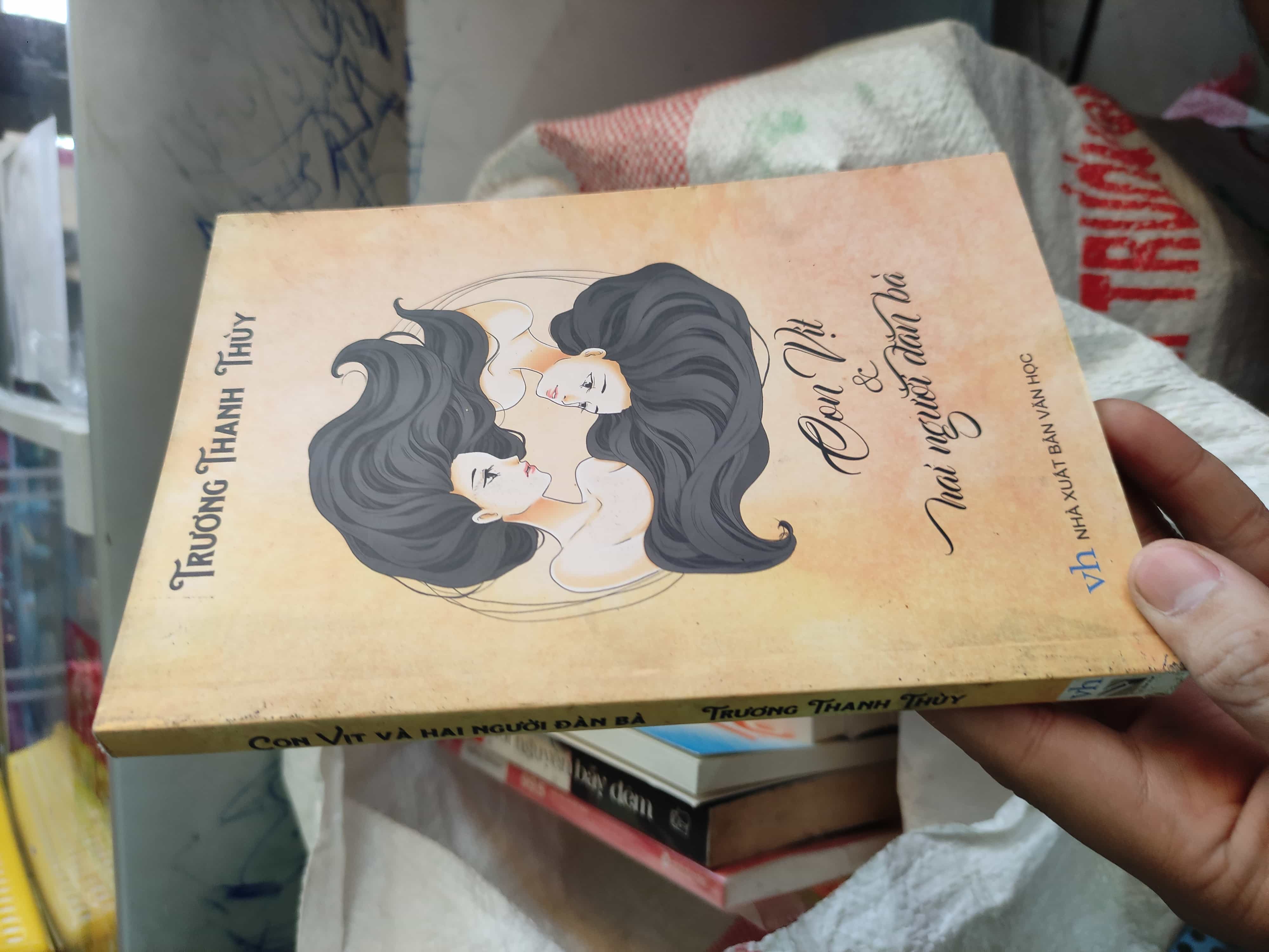 Con vịt và hai người đàn bà Trương Thanh Thùy01/03 (SL có thể đặt: 1 Cuốn) - SÁCH ĐẠI HỌC