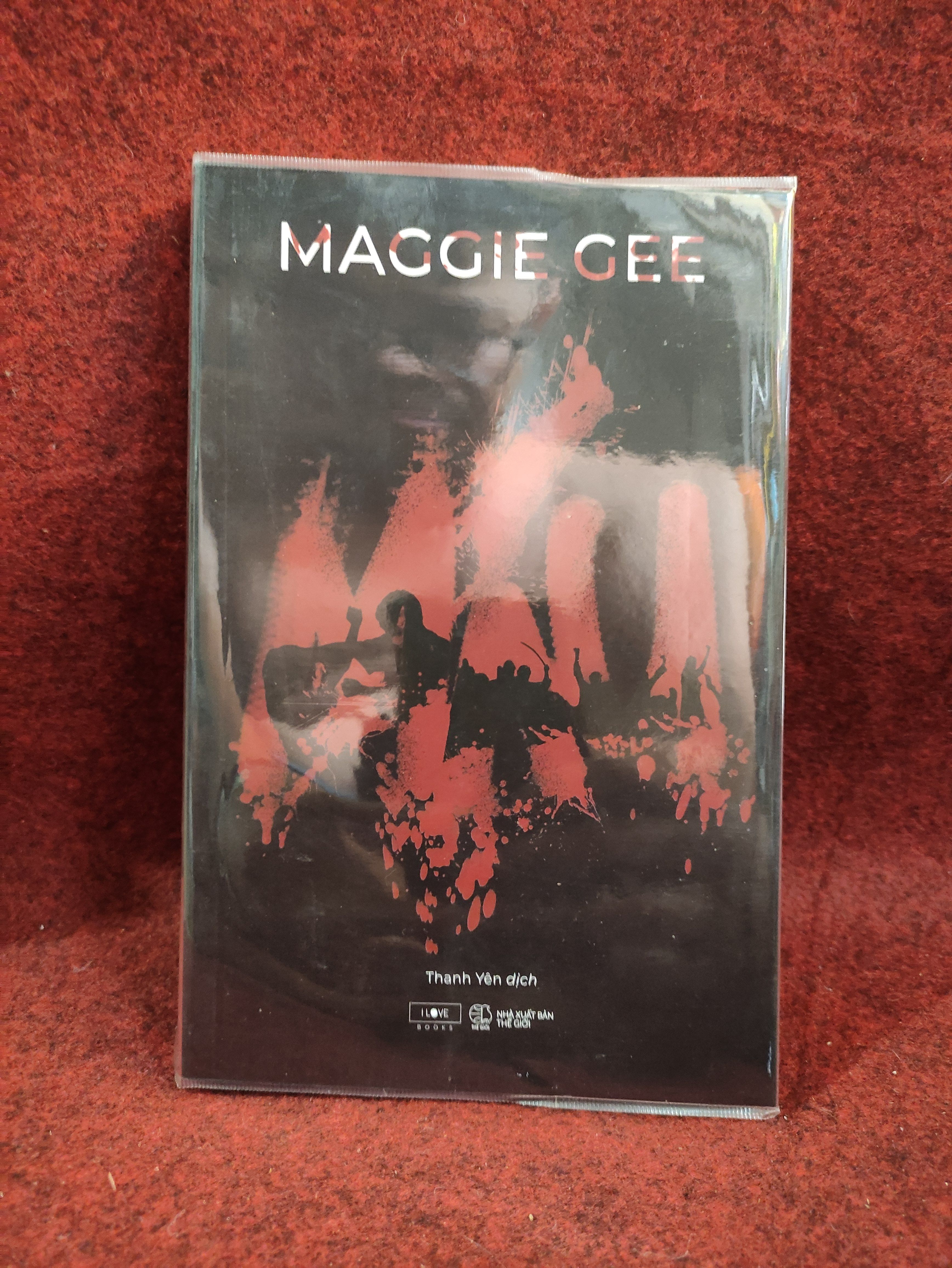 Máu - Maggie Gree (SL có thể đặt: 1 Cuốn) - SÁCH ĐẠI HỌC