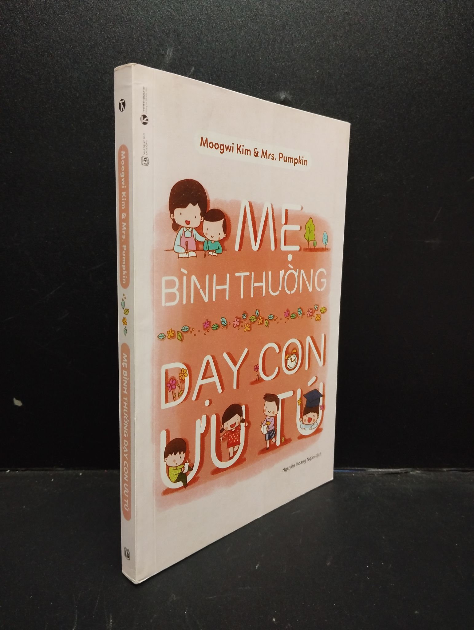 Mẹ bình thường dạy con ưu tú Moogwi Kim, Mrs. Pumkin 2017 Mới 80% ố nhẹ bìa phai màu, có mộc 0309 Cẩm nang làm cha mẹ (SL có thể đặt: 4 Cuốn) - SÁCH ĐẠI HỌC