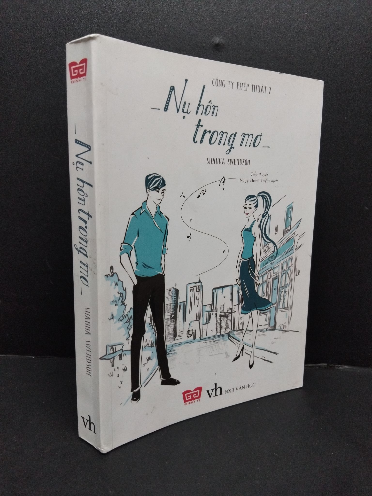 Nụ hôn trong mơ - Công ty phép thuật 7 mới 80% bẩn nhẹ 2017 1008 Shanna Swendson (SL có thể đặt: 1 Cuốn) - SÁCH ĐẠI HỌC