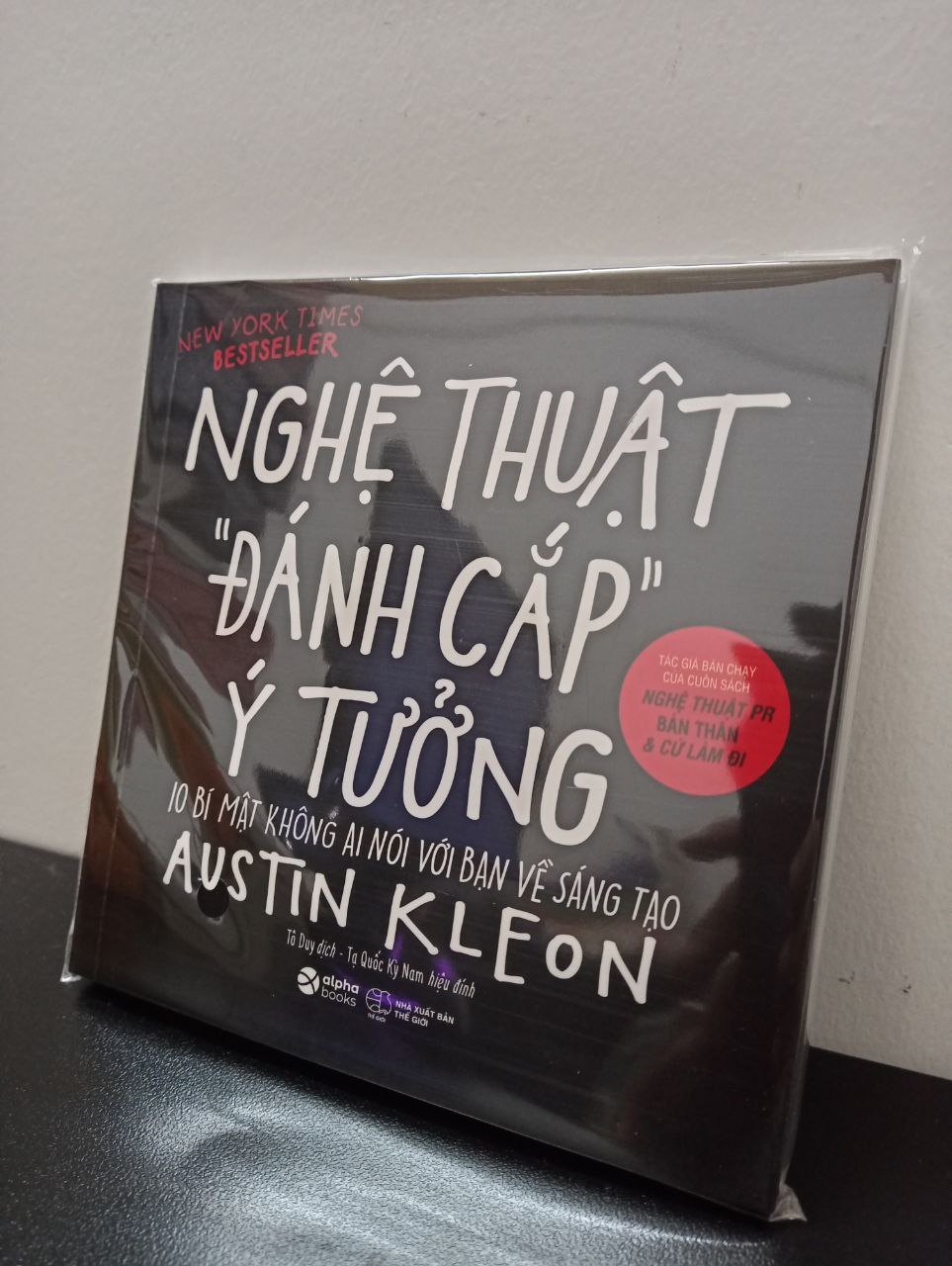 Nghệ Thuật Đánh Cắp Ý Tưởng (10 Bí Mật Không Ai Nói Với Bạn Về Sáng Tạo) - Austin Kleon New 100% 0503 (SL có thể đặt: 1 cuốn) - SÁCH ĐẠI HỌC